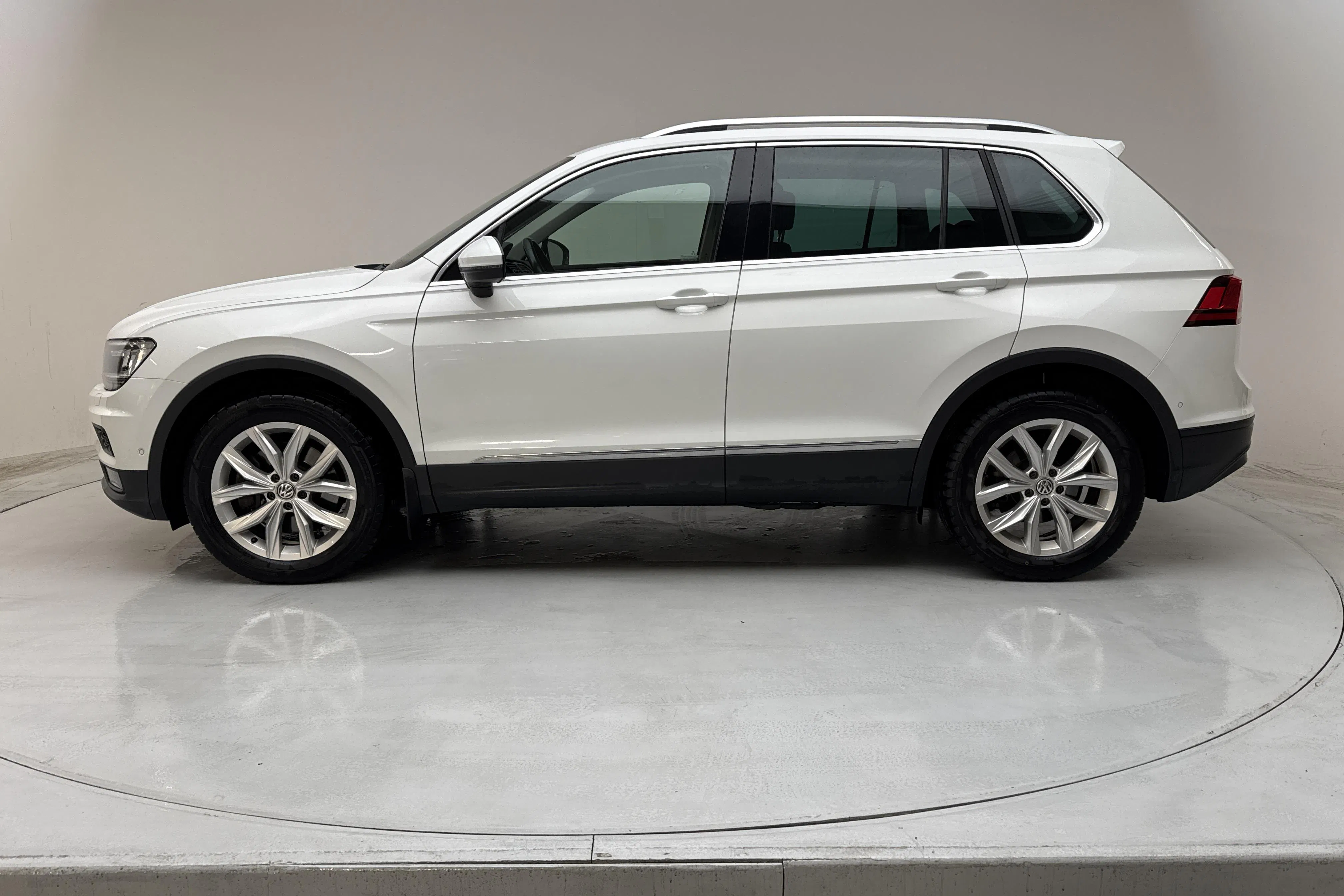 Presentation photo 2 of 18: VW Tiguan 2.0 TSI 4MOTION (190hk) - 109 780 km - Automatic - white - 2020