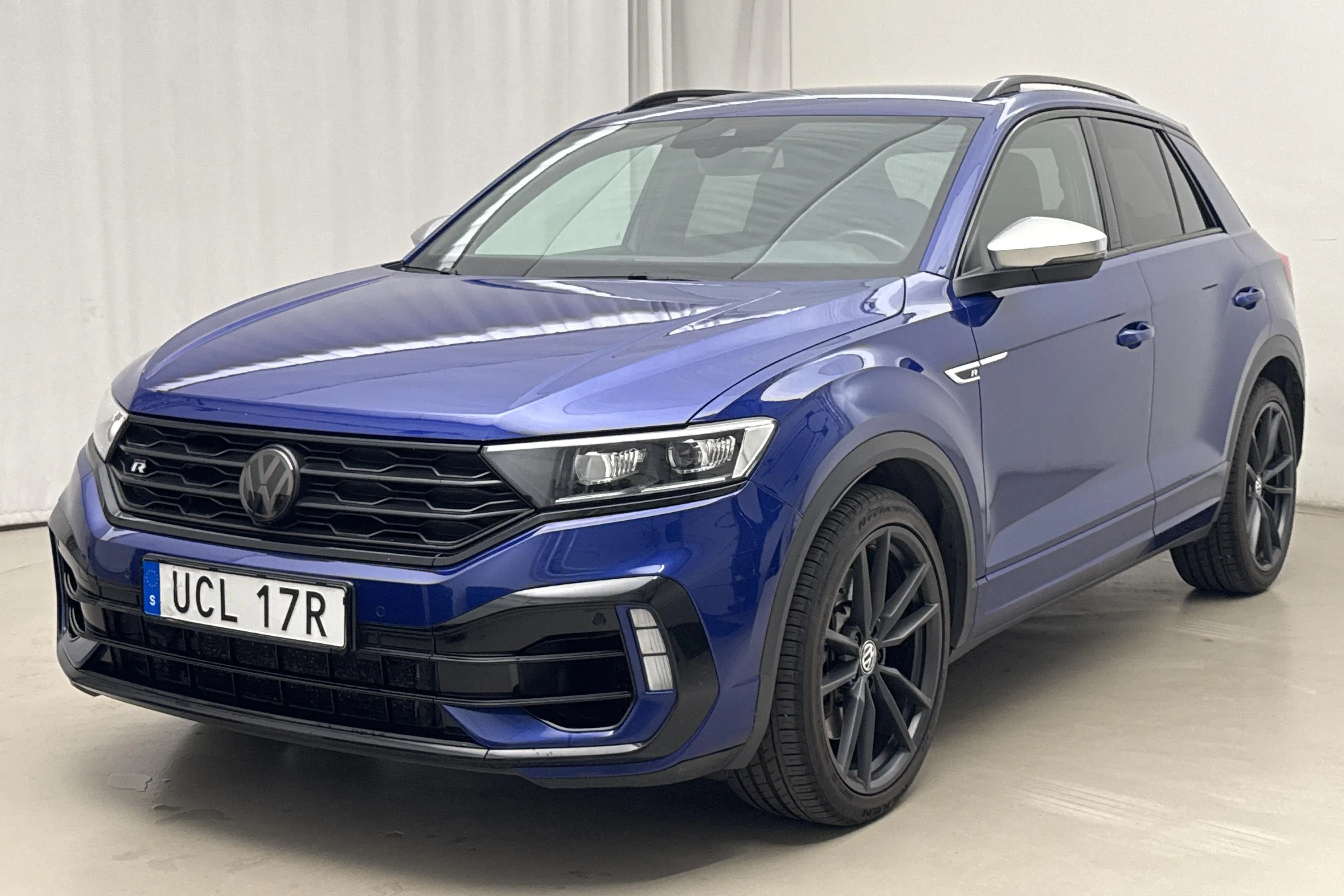 Presentation photo 1 of 22: VW T-Roc R 2.0 TSI 4MOTION (300hk) - 12 020 Scandinavian mile - Automatic - blue - 2020