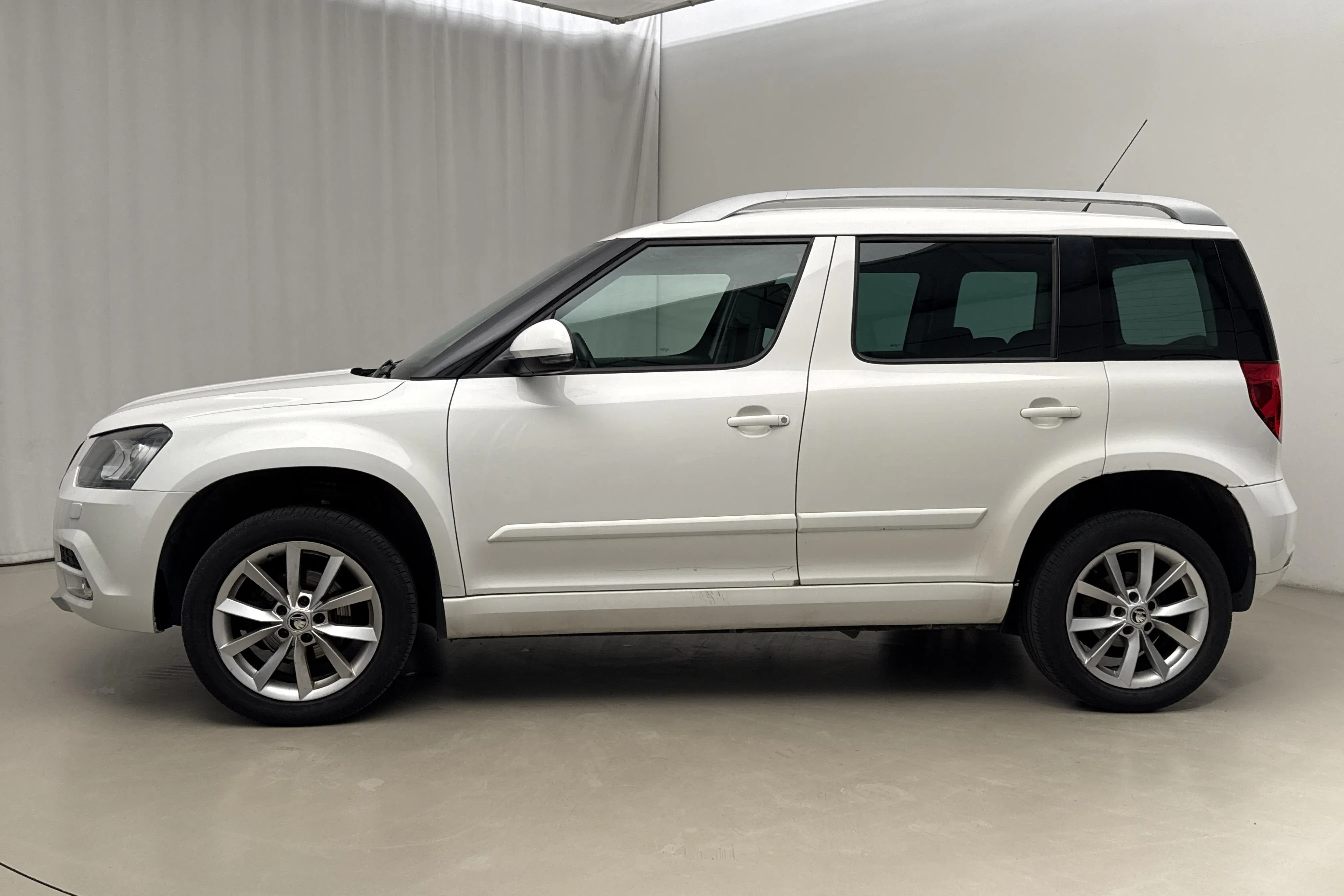 Presentation photo 2 of 15: Skoda Yeti 1.2 TSI (105hk) - 118 330 km - Manual - white - 2015