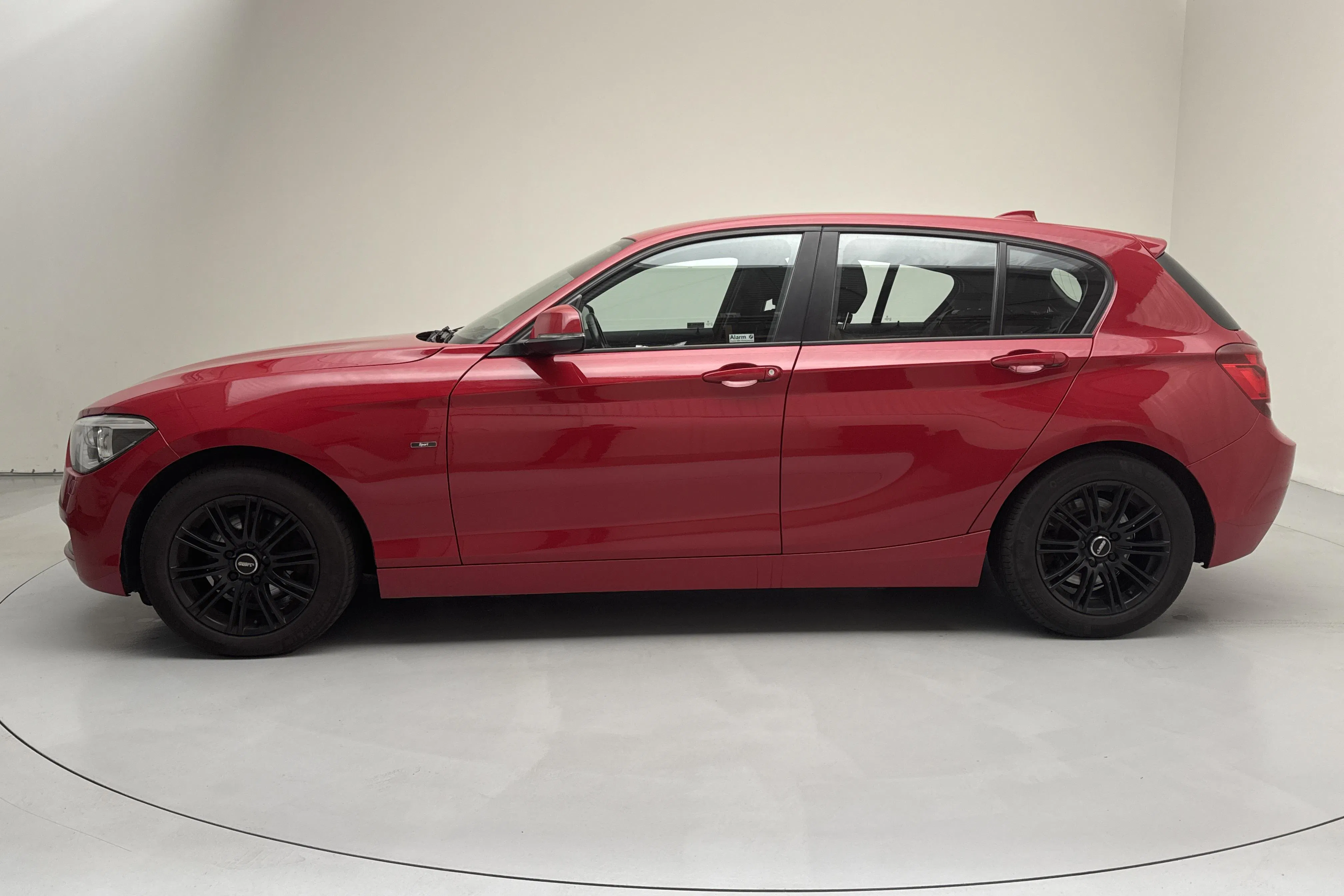 Presentation photo 2 of 14: BMW 120d xDrive 5dr, F20 (184hk) - 266 830 km - Manual - red - 2013