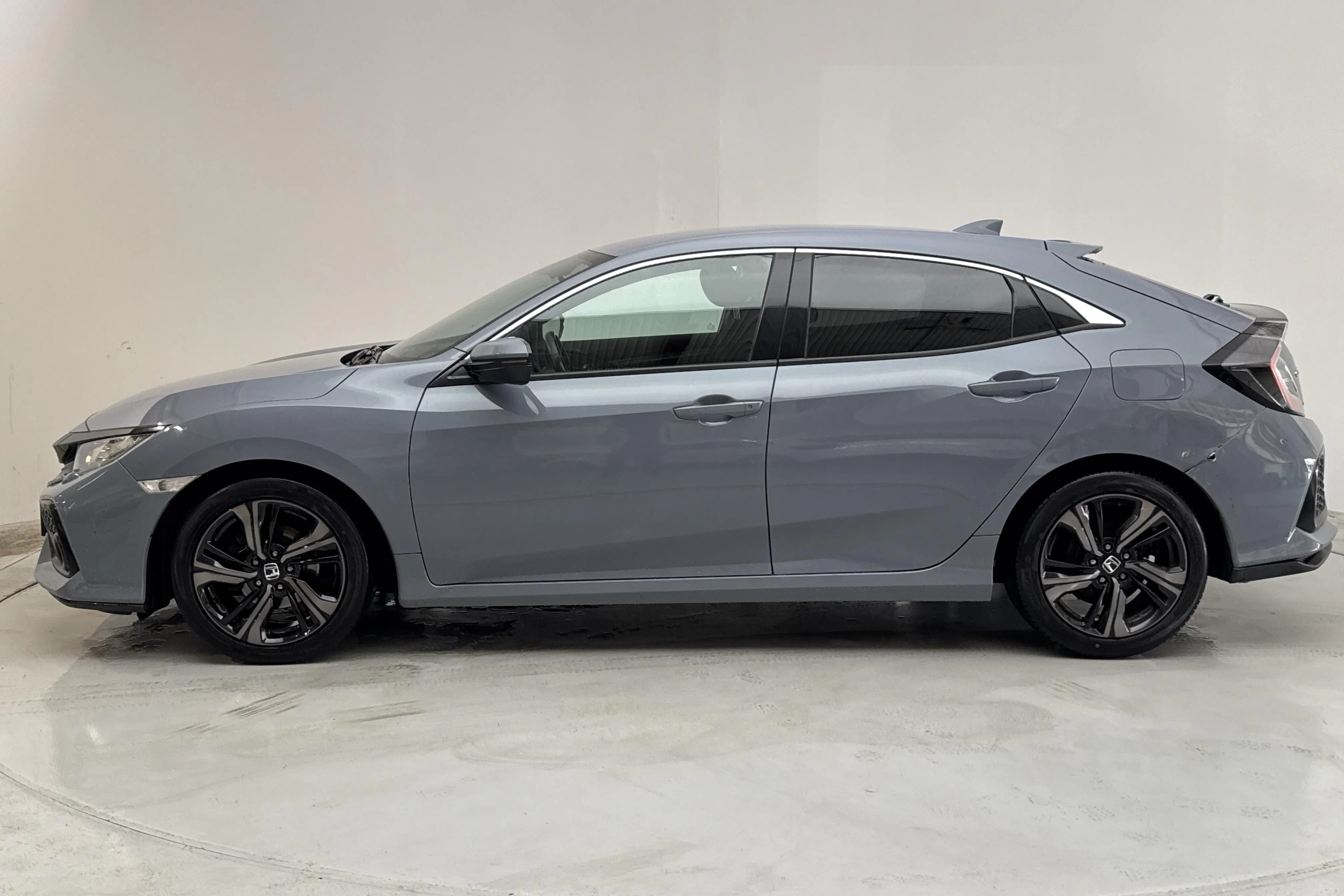 Presentationsfoto 2 av 13: Honda Civic 1.0 i-VTEC 5dr (126hk) - 13 753 mil - Manuell - Mörkgrå - 2018