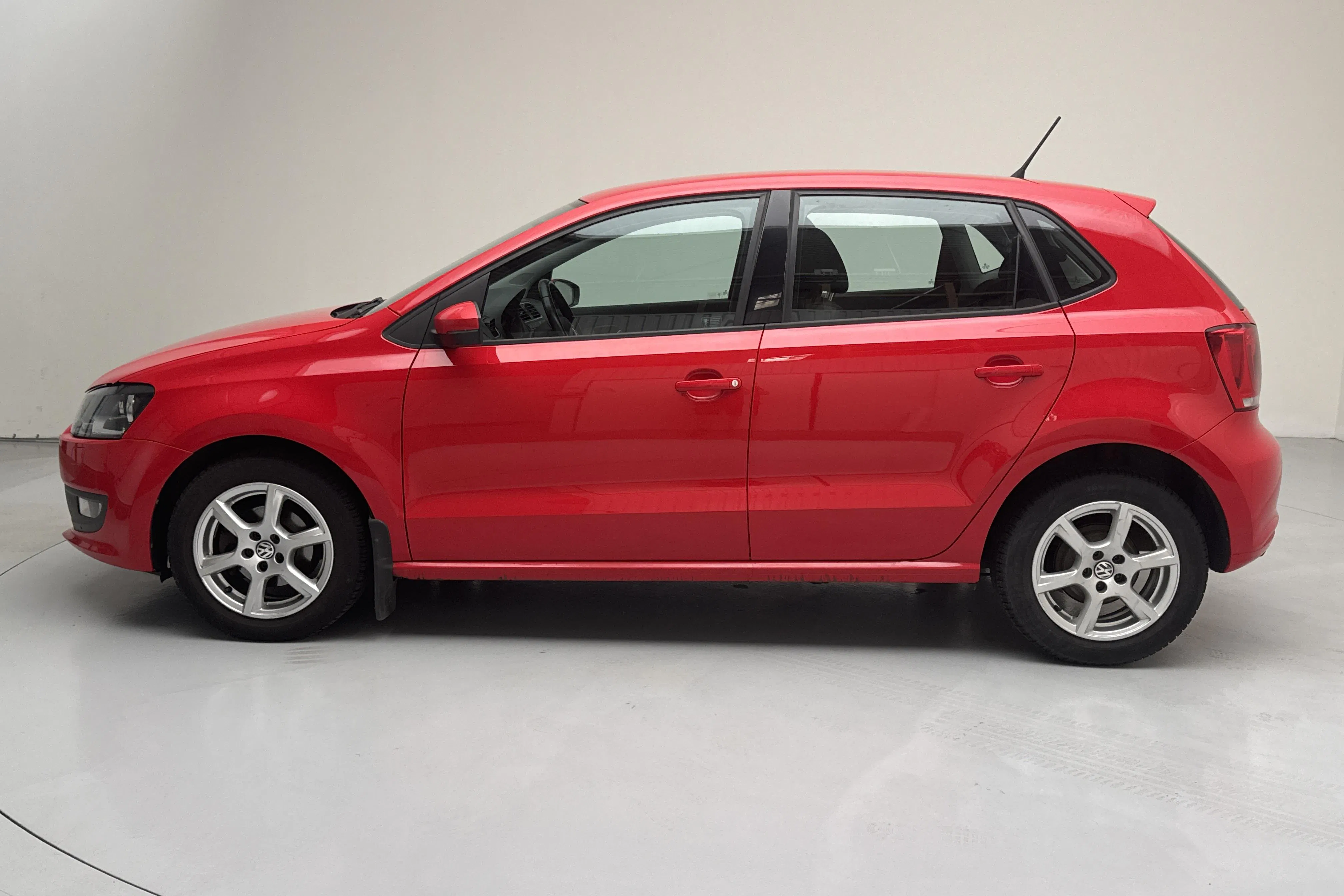 Präsentationsfoto 2 von 12: VW Polo 1.4 5dr (85hk) - 131 700 Kilometer - Handbuch - Rote Farbe - 2011