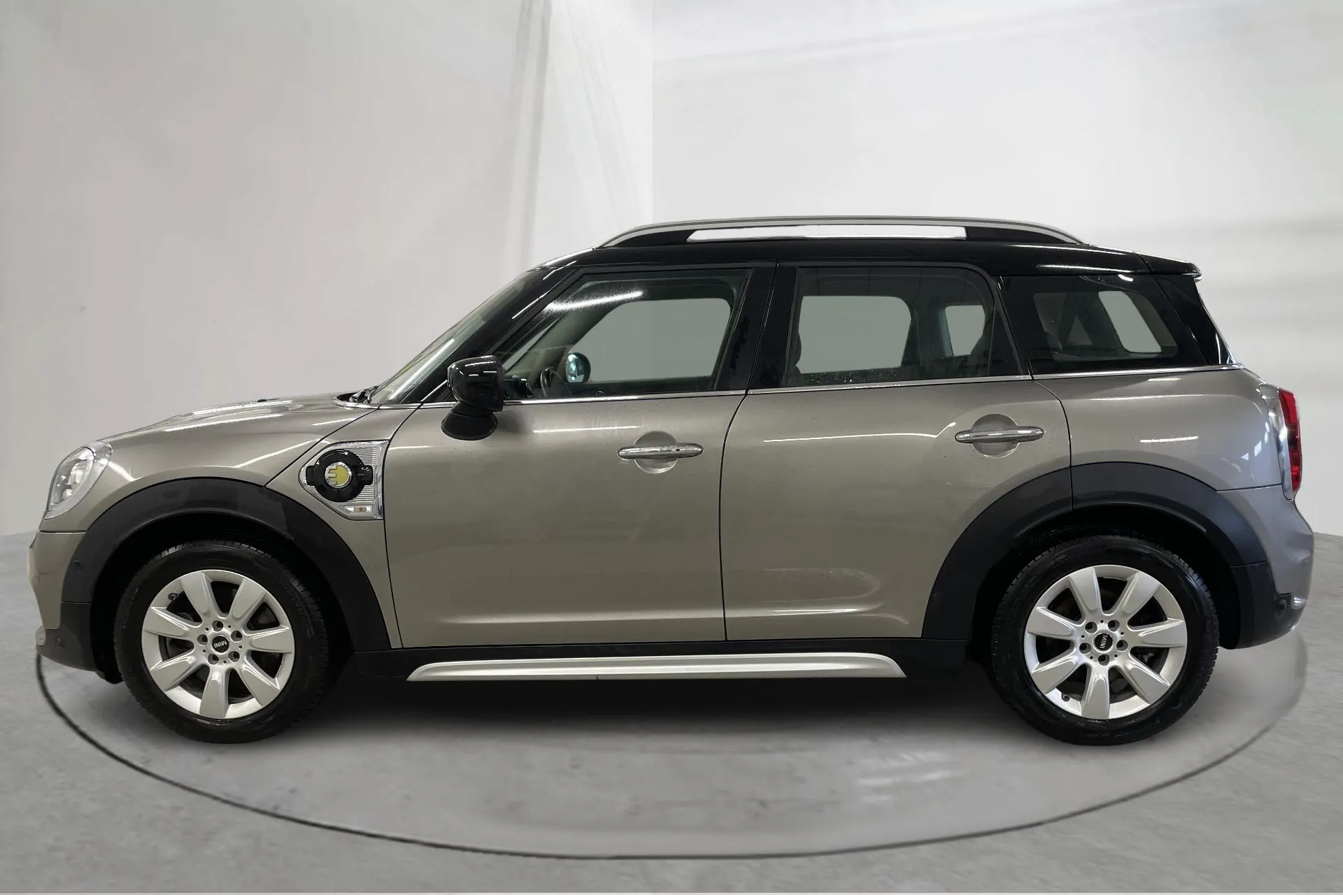 Presentationsfoto 2 av 17: MINI Cooper S E ALL4 Countryman, F60 (224hk) - 4 841 mil - Automat - grå - 2020