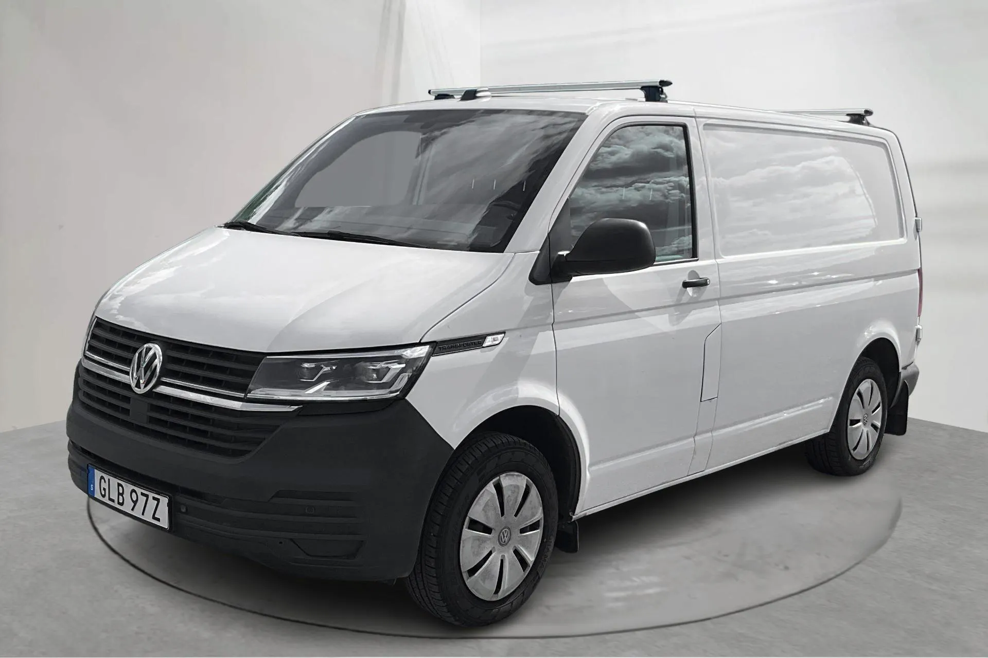 Presentationsfoto 1 av 15: VW Transporter T6.1 Skåp TDI (150hk) - 8 211 mil - Automat - vit - 2023