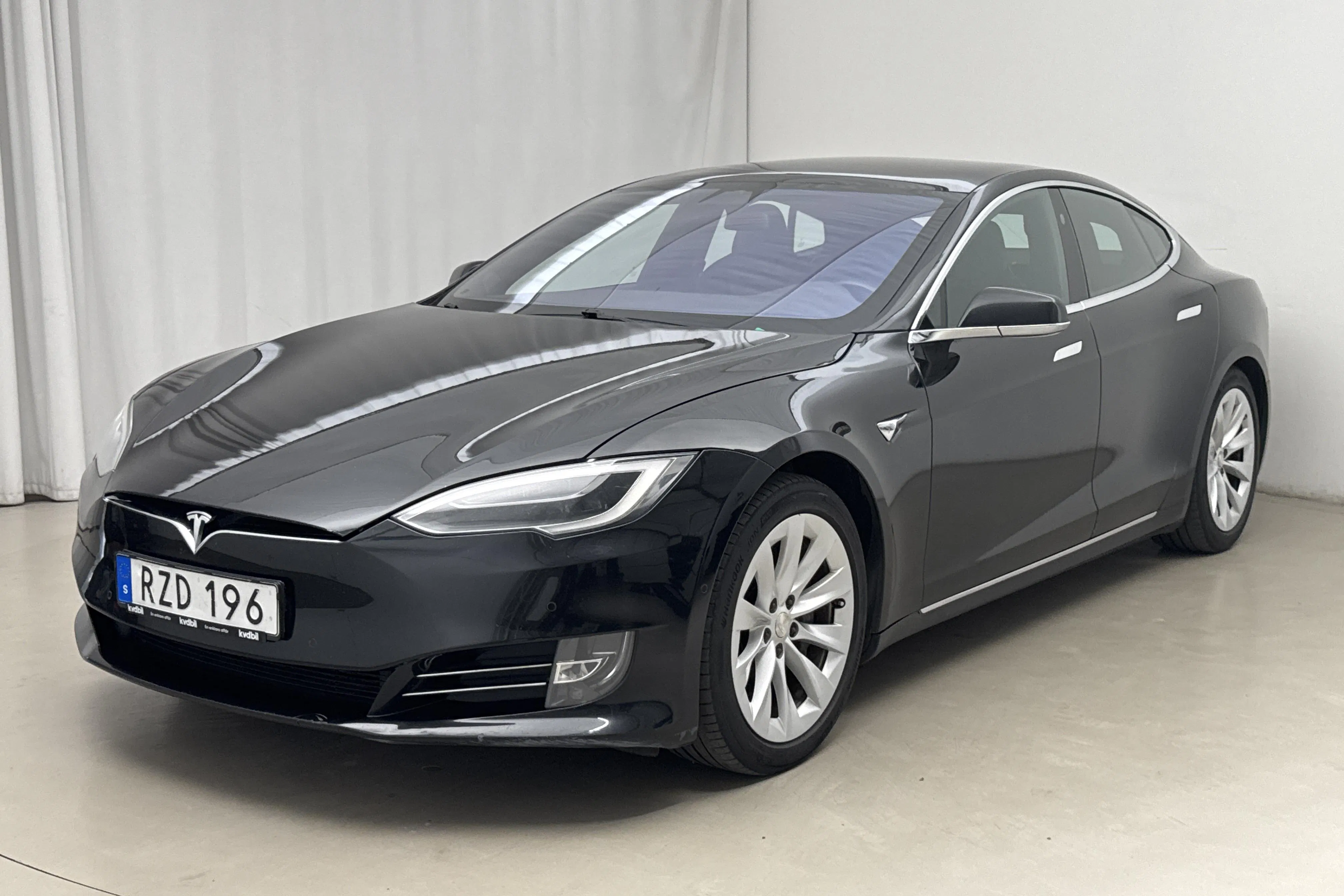 Presentationsfoto 1 av 21: Tesla Model S 75D - 27 789 mil - Automat - svart - 2018