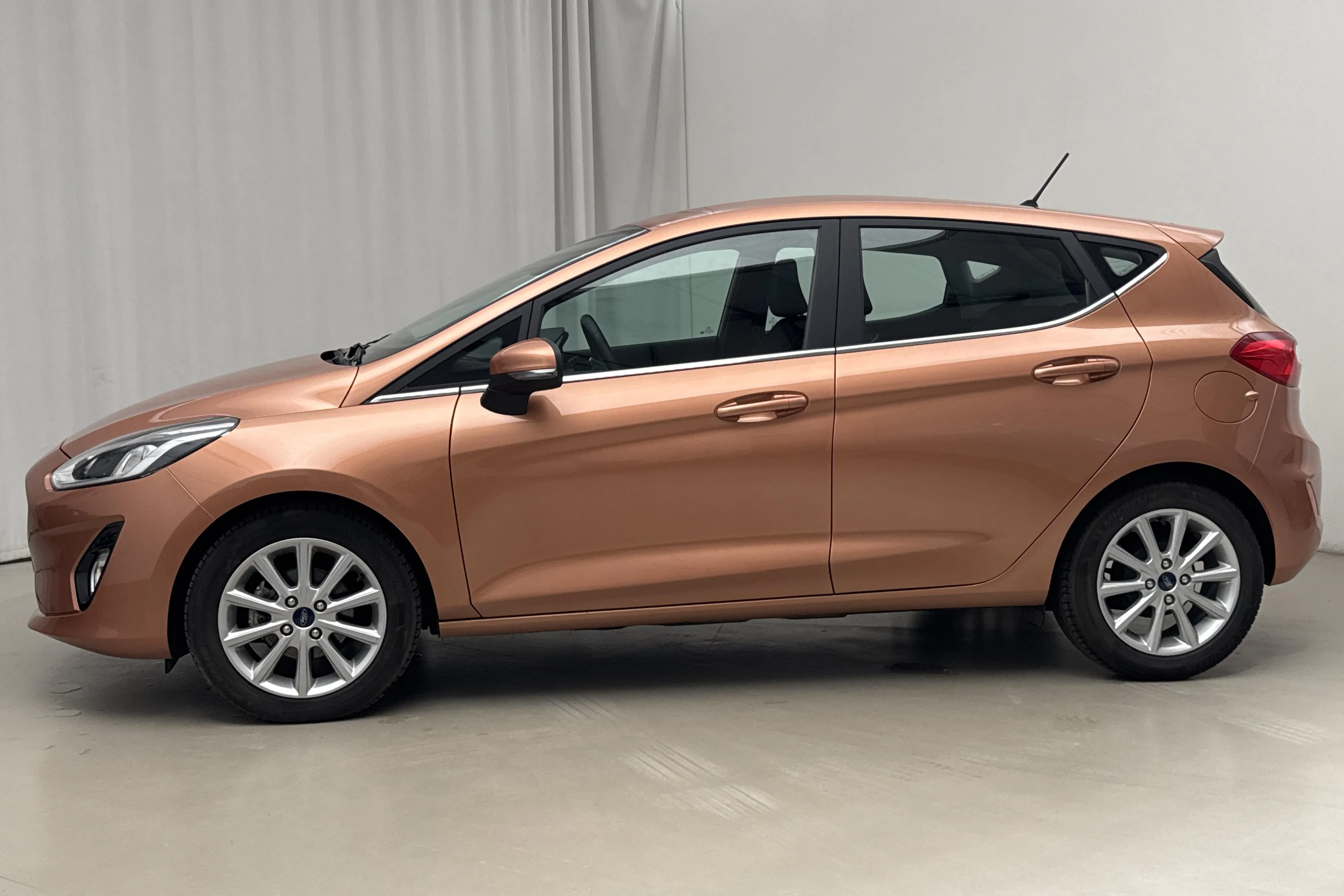 Presentation photo 2 of 18: Ford Fiesta 1.0T EcoBoost 5dr (100hk) - 702 Scandinavian mile - Automatic - orange - 2019
