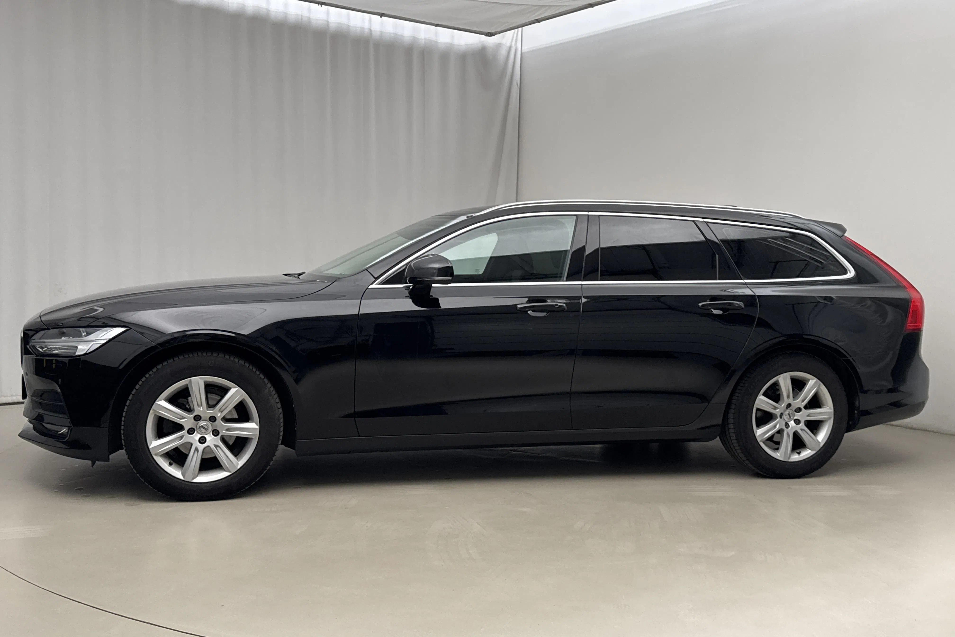 Presentation photo 2 of 19: Volvo V90 D3 (150hk) - 138 780 km - Automatic - black - 2018