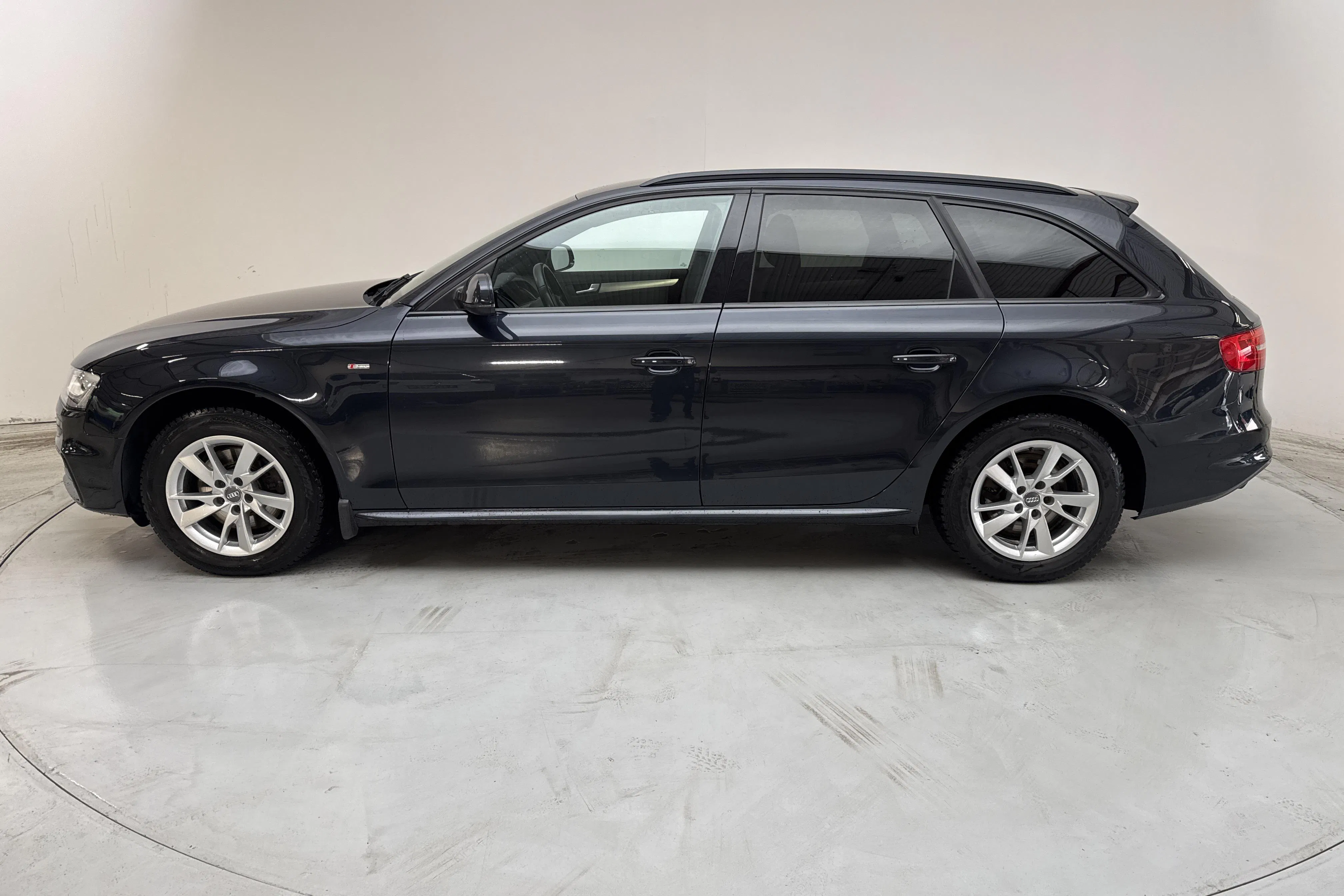 Presentation photo 2 of 11: Audi A4 2.0 TDI Avant quattro (177hk) - 14 006 Scandinavian mile - Automatic - blue - 2014