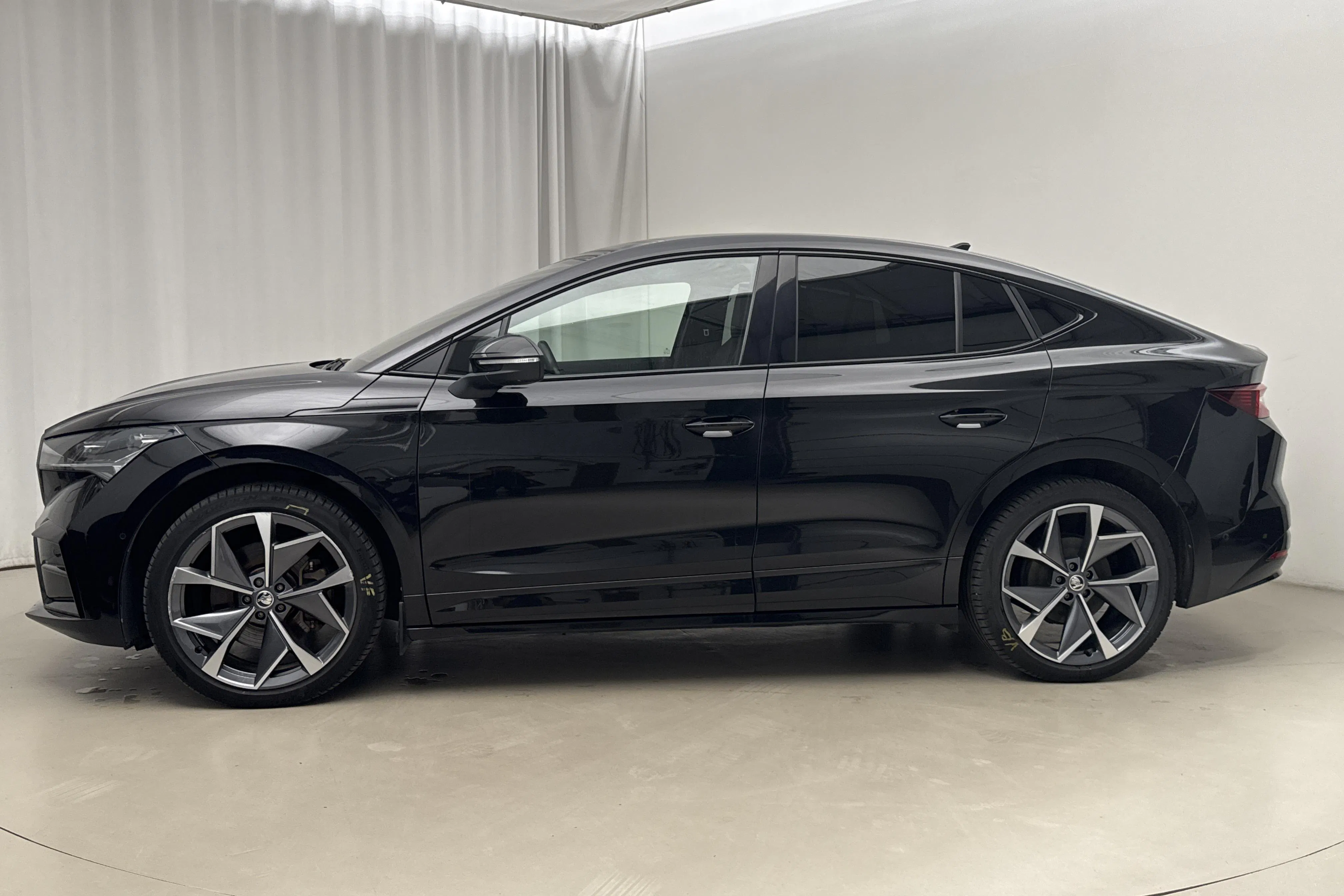 Presentation photo 2 of 27: Skoda Enyaq RS Coupé iV (299hk) - 93 280 km - Automatic - black - 2023