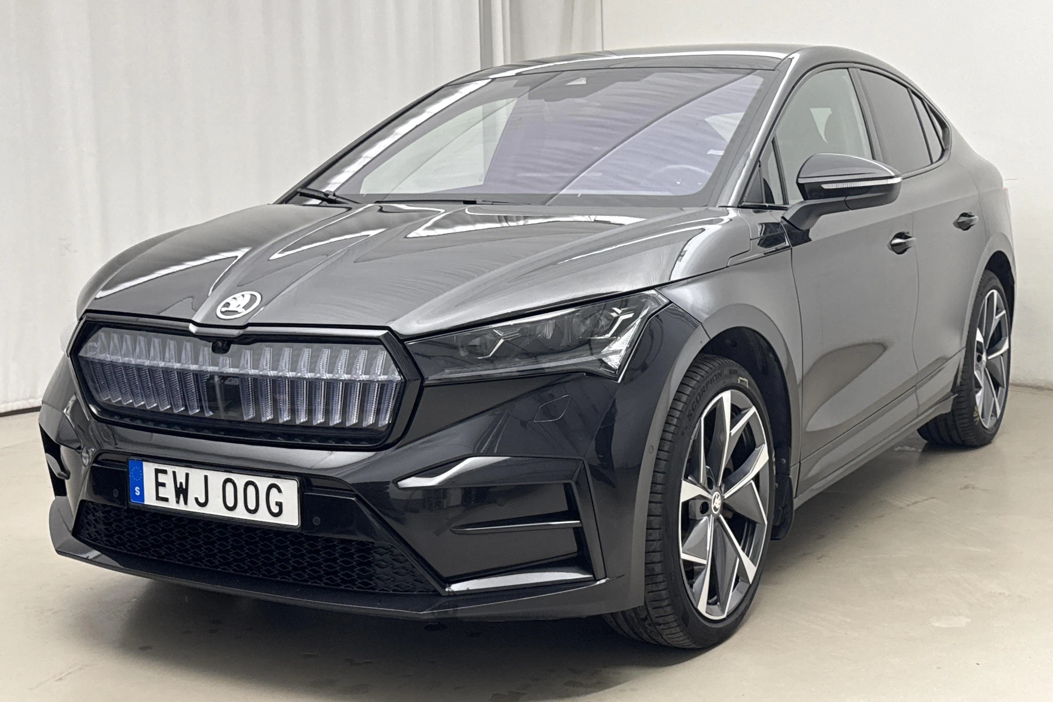 Presentation photo 1 of 27: Skoda Enyaq RS Coupé iV (299hk) - 93 280 km - Automatic - black - 2023