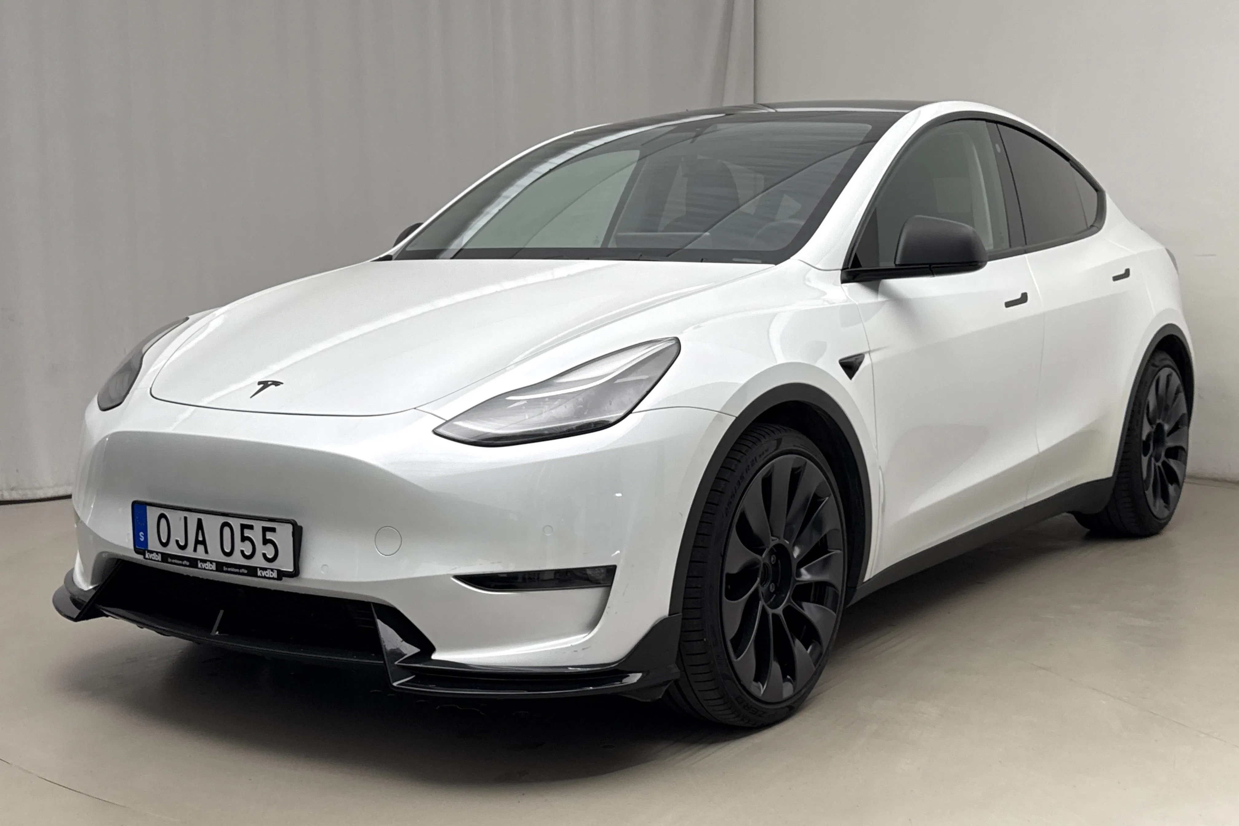 Presentation photo 1 of 25: Tesla Model Y Performance Dual Motor AWD - 56 490 km - Automatic - white - 2022