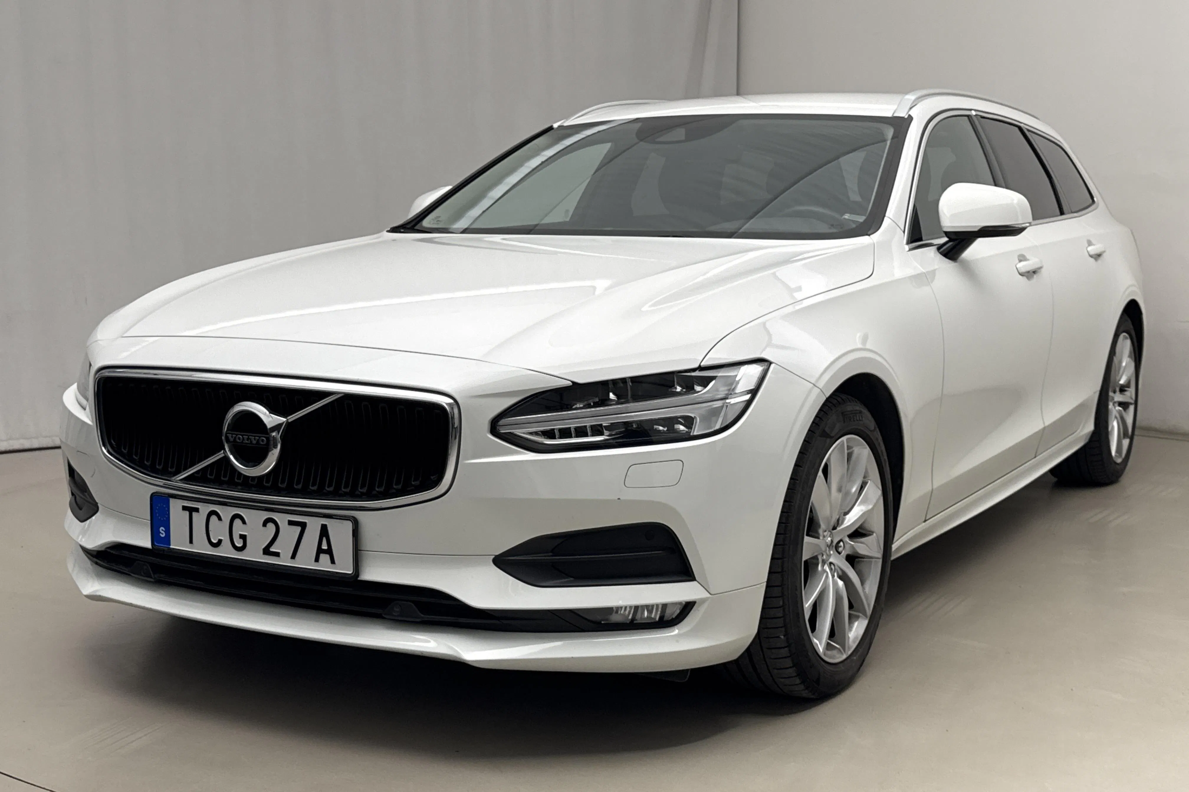 Presentationsfoto 1 av 18: Volvo V90 D4 AWD (190hk) - 10 147 mil - Automat - vit - 2020