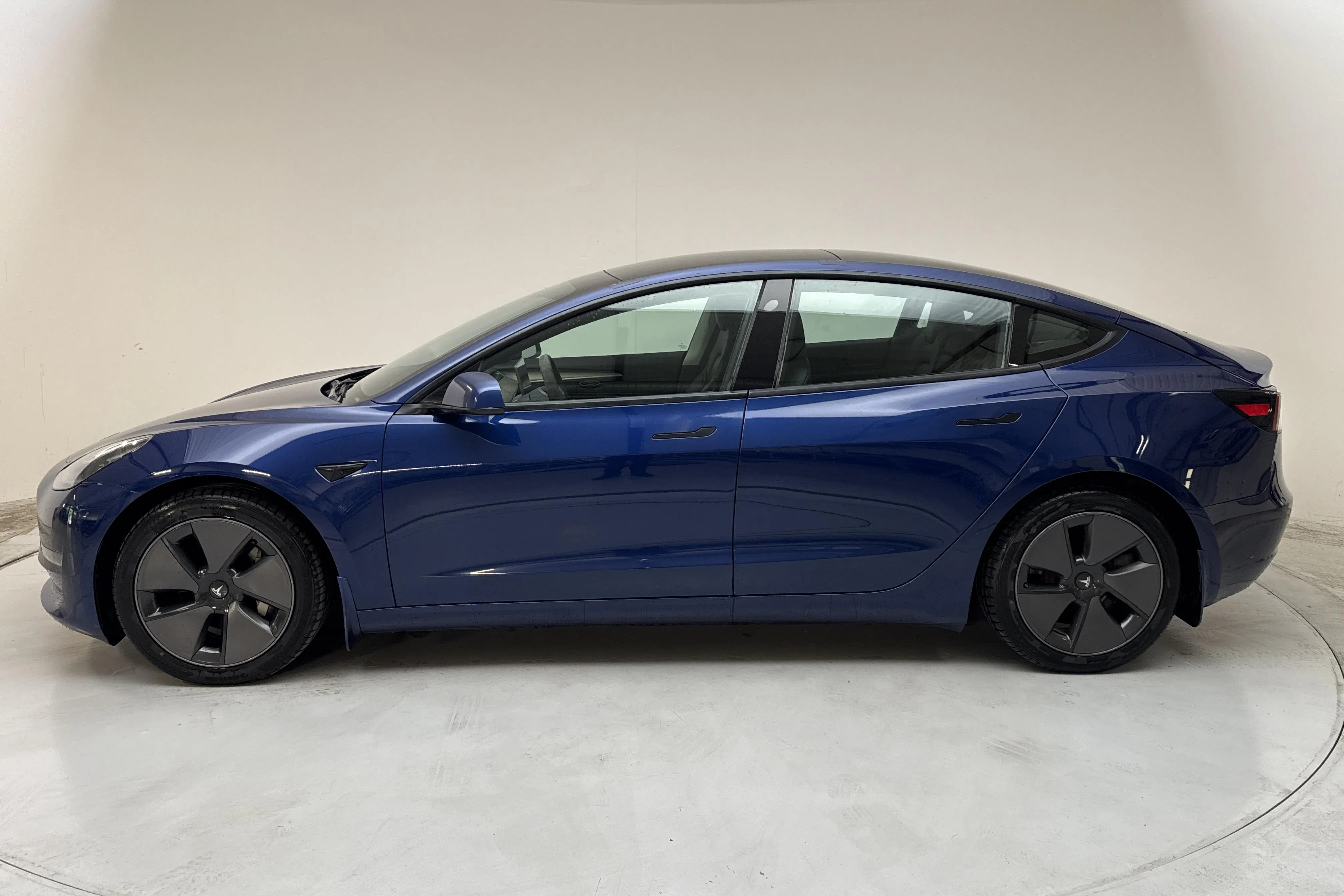 Presentation photo 2 of 21: Tesla Model 3 Long Range Dual Motor AWD - 18 142 Scandinavian mile - Automatic - blue - 2021