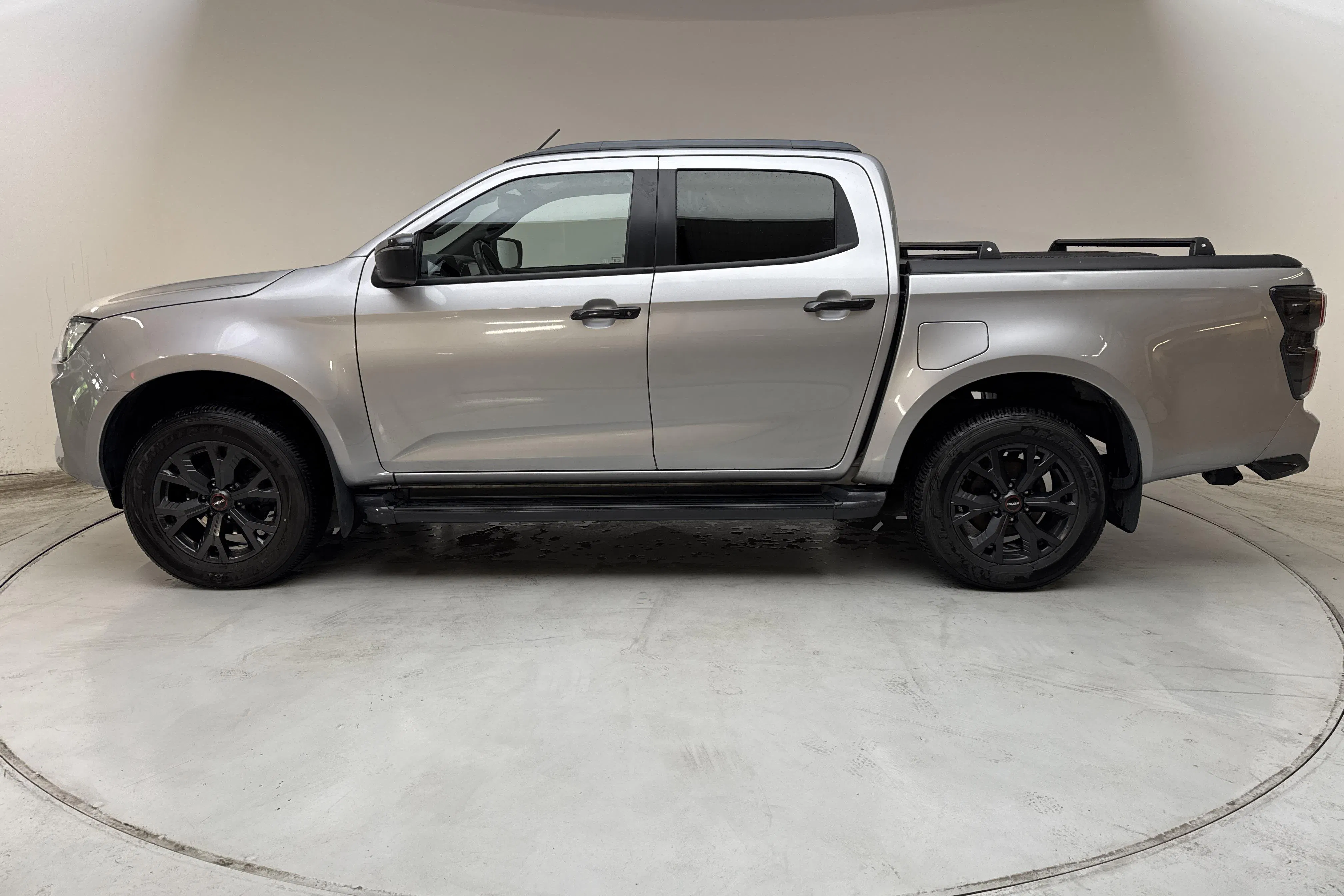 Presentation photo 2 of 14: Isuzu D-MAX 1.9 DDI CNG 4WD (164hk) - 60 040 km - Automatic - gray - 2023
