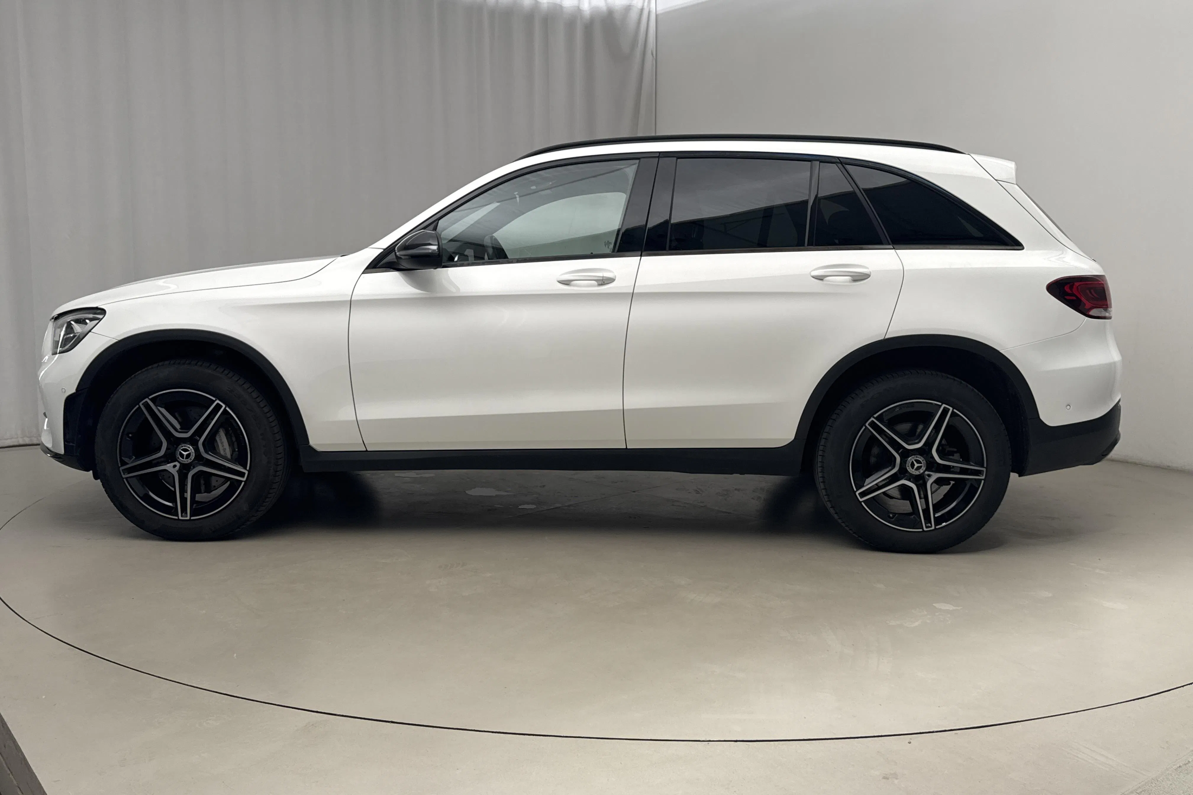 Presentation photo 2 of 19: Mercedes GLC 300 e 4MATIC X253 (333hk) - 103 640 km - Automatic - white - 2022