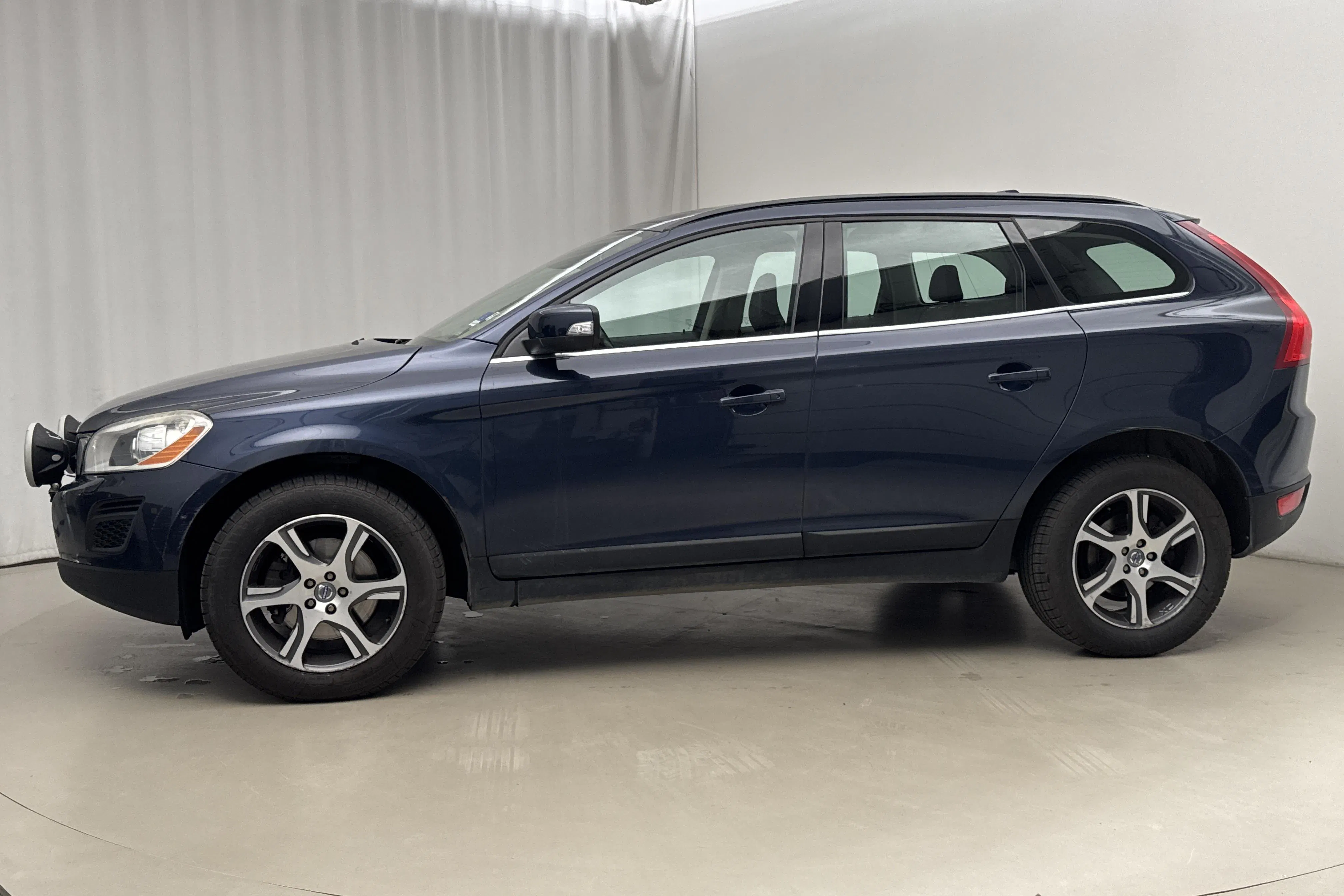 Presentationsfoto 2 av 15: Volvo XC60 D4 AWD (163hk) - 18 444 mil - Automat - blå - 2013