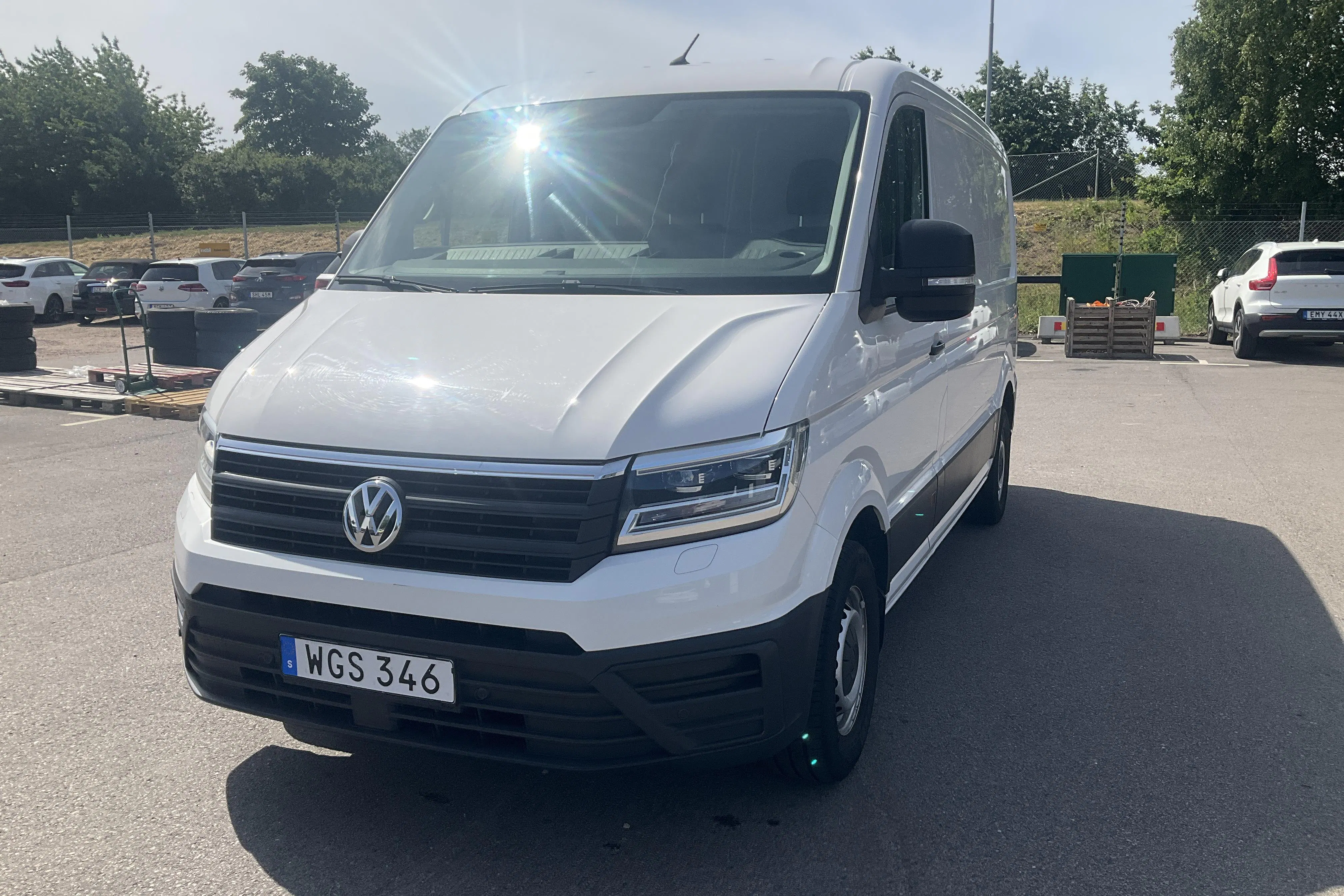 Presentationsfoto 1 av 14: VW Crafter 35 2.0 TDI Skåp (102hk) - 11 392 mil - Manuell - vit - 2018
