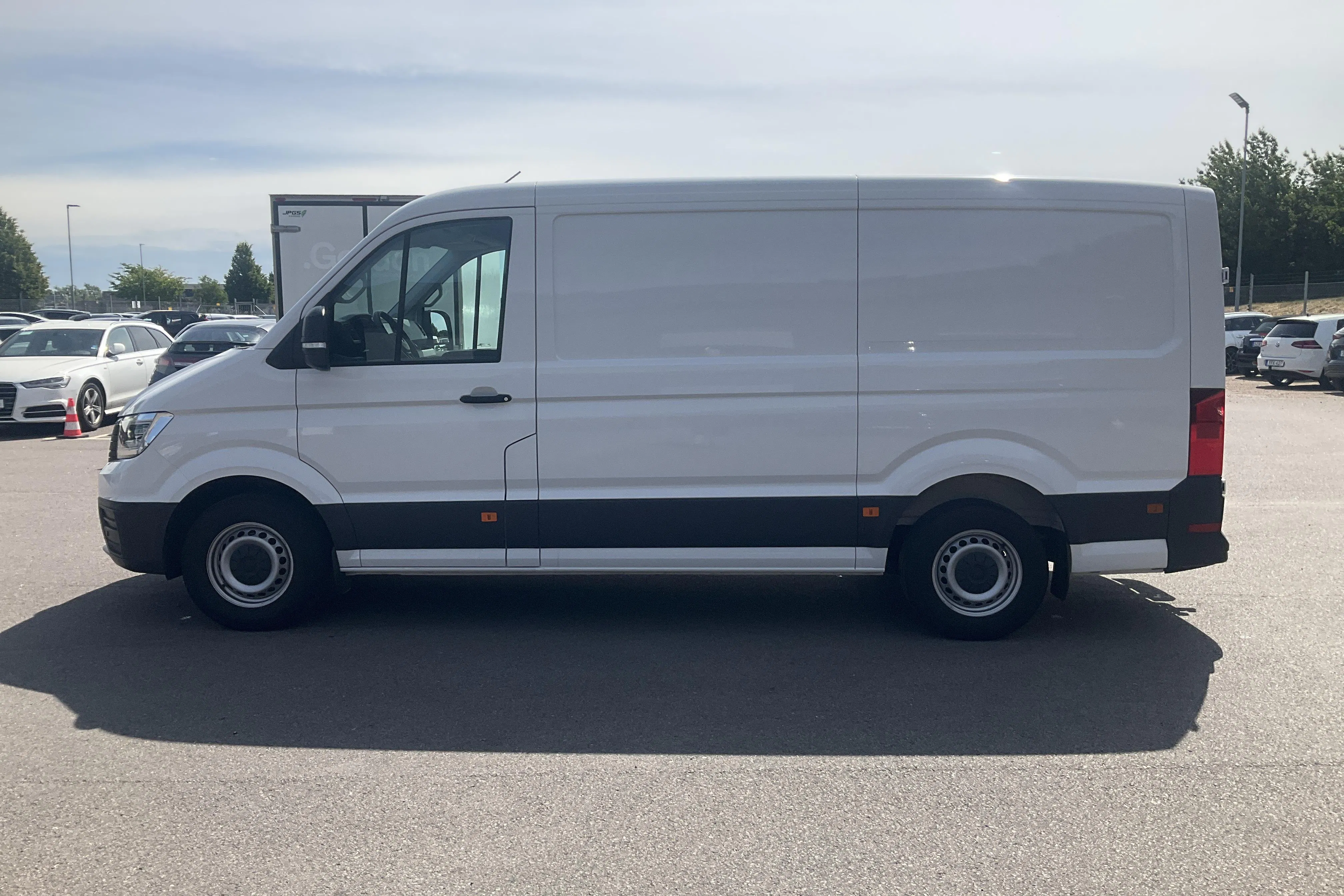 Presentationsfoto 2 av 14: VW Crafter 35 2.0 TDI Skåp (102hk) - 11 392 mil - Manuell - vit - 2018