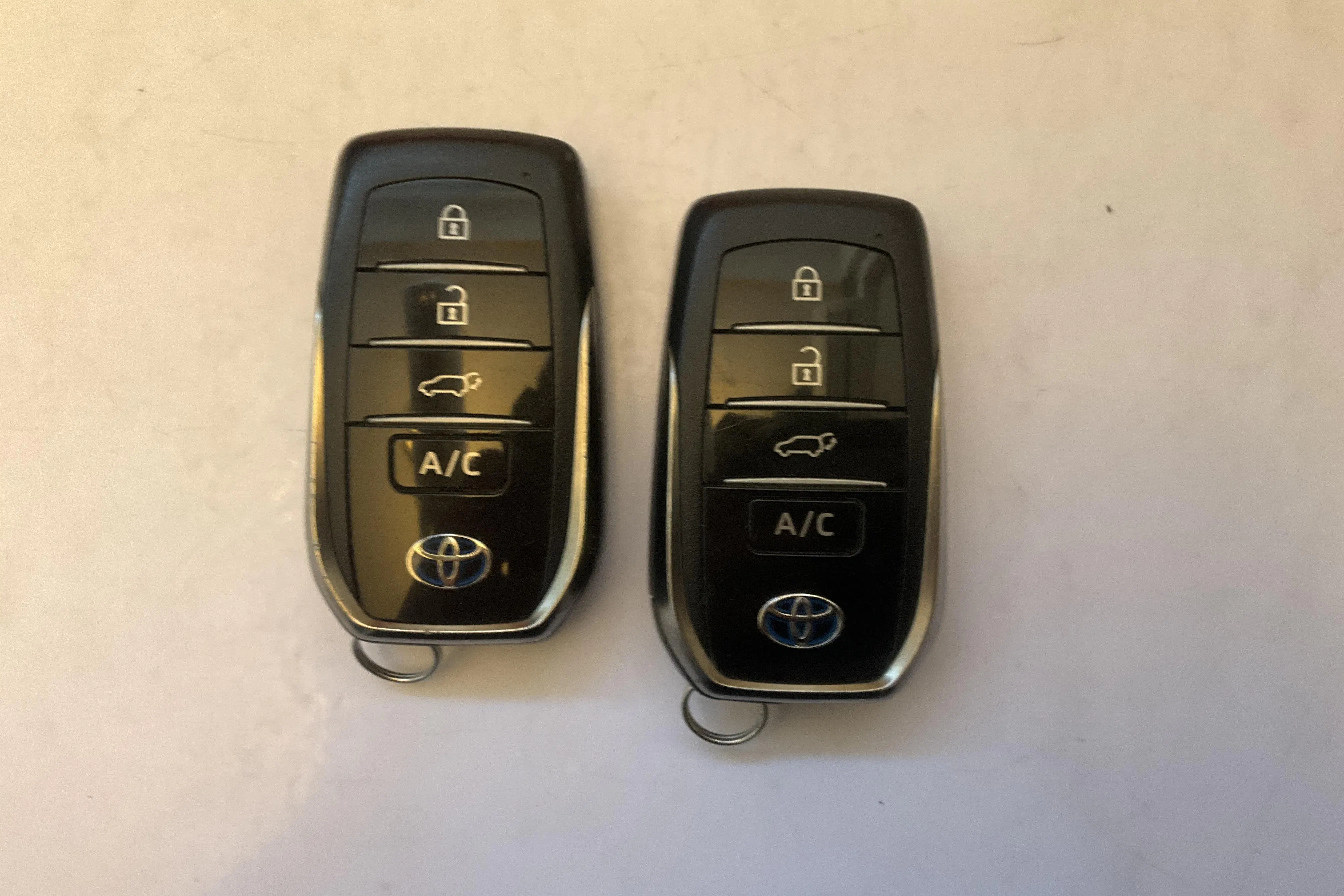 Presentationsfoto 16 av 16: Toyota RAV4 2.5 Plug-in Hybrid AWDi (306hk) - 13 217 mil - Automat - grå - 2021