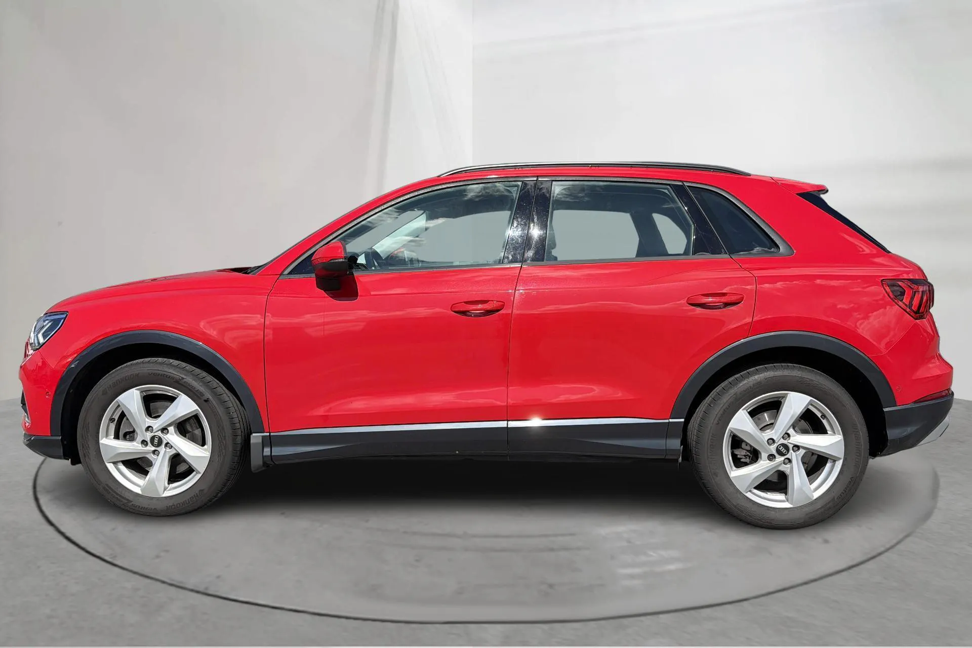 Presentation photo 2 of 18: Audi Q3 40 TDI quattro (200hk) - 86 350 km - Automatic - red - 2021