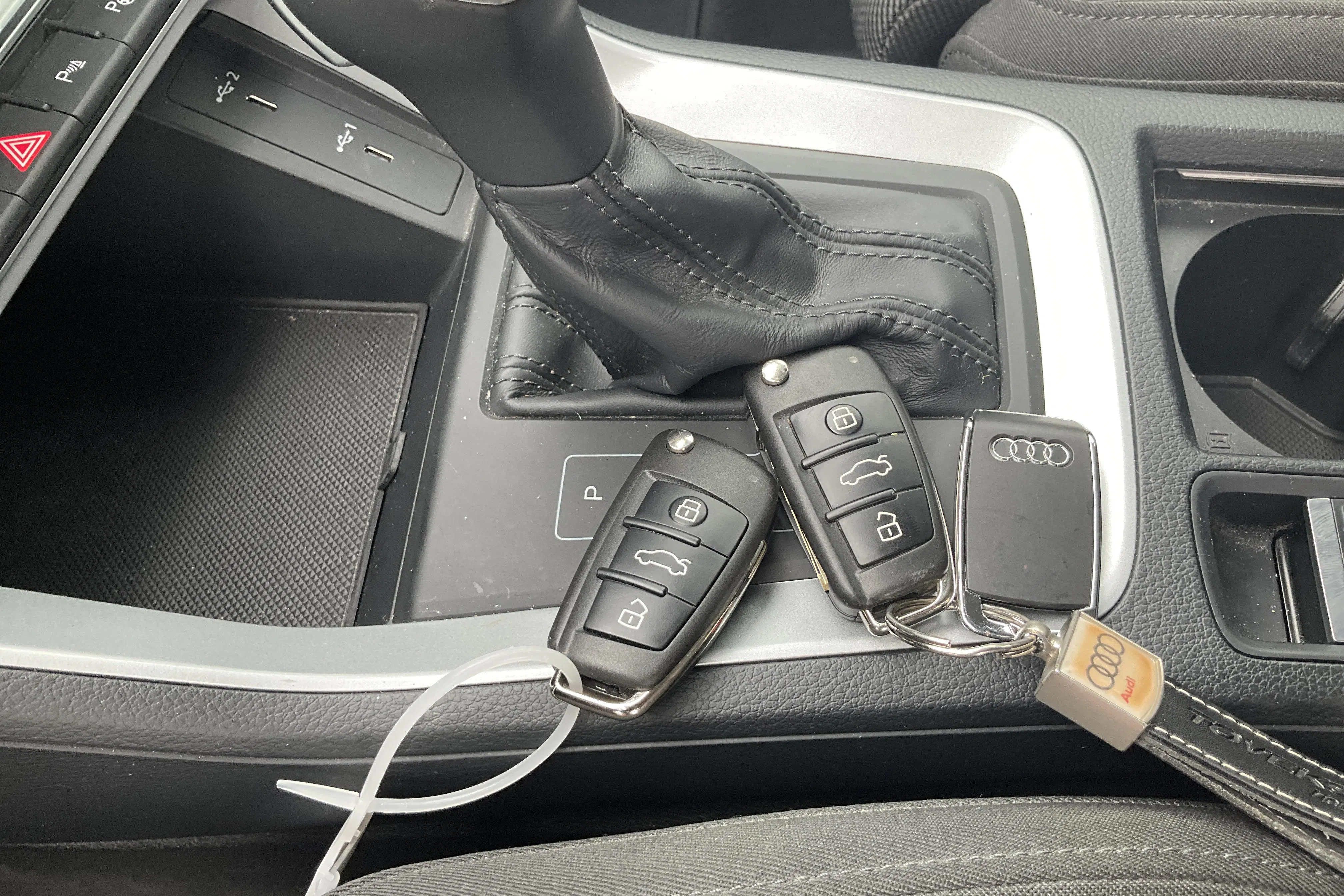 Presentation photo 18 of 18: Audi Q3 40 TDI quattro (200hk) - 86 350 km - Automatic - red - 2021