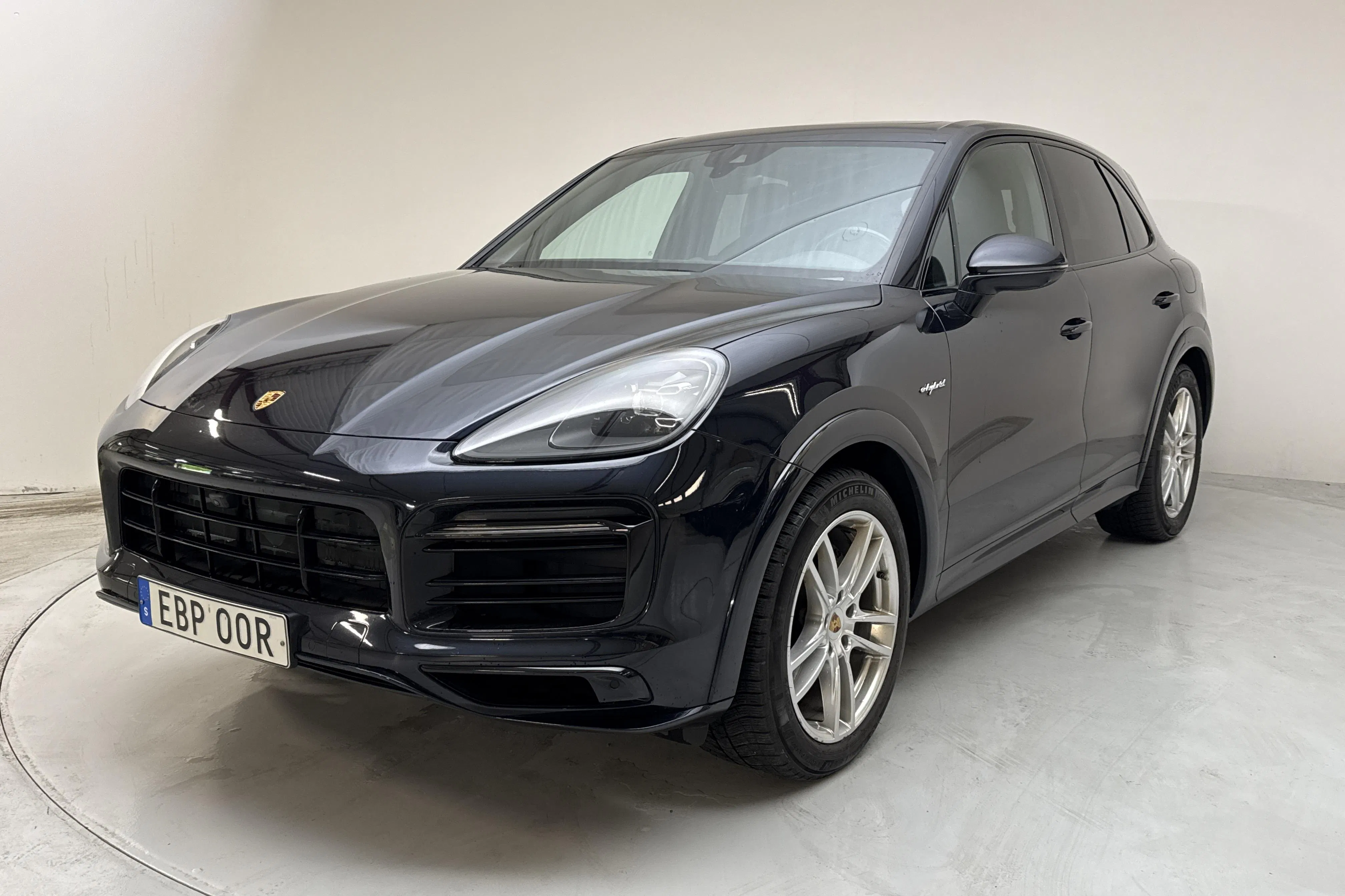 Presentationsfoto 1 av 21: Porsche Cayenne E-hybrid (462hk) - 14 362 mil - Automat - Mörkblå - 2020