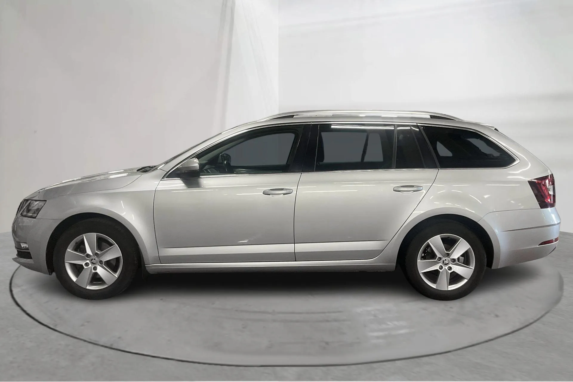 Presentationsfoto 2 av 18: Skoda Octavia III 1.5 TSI G-TEC Combi (130hk) - 6 049 mil - Automat - silver - 2019