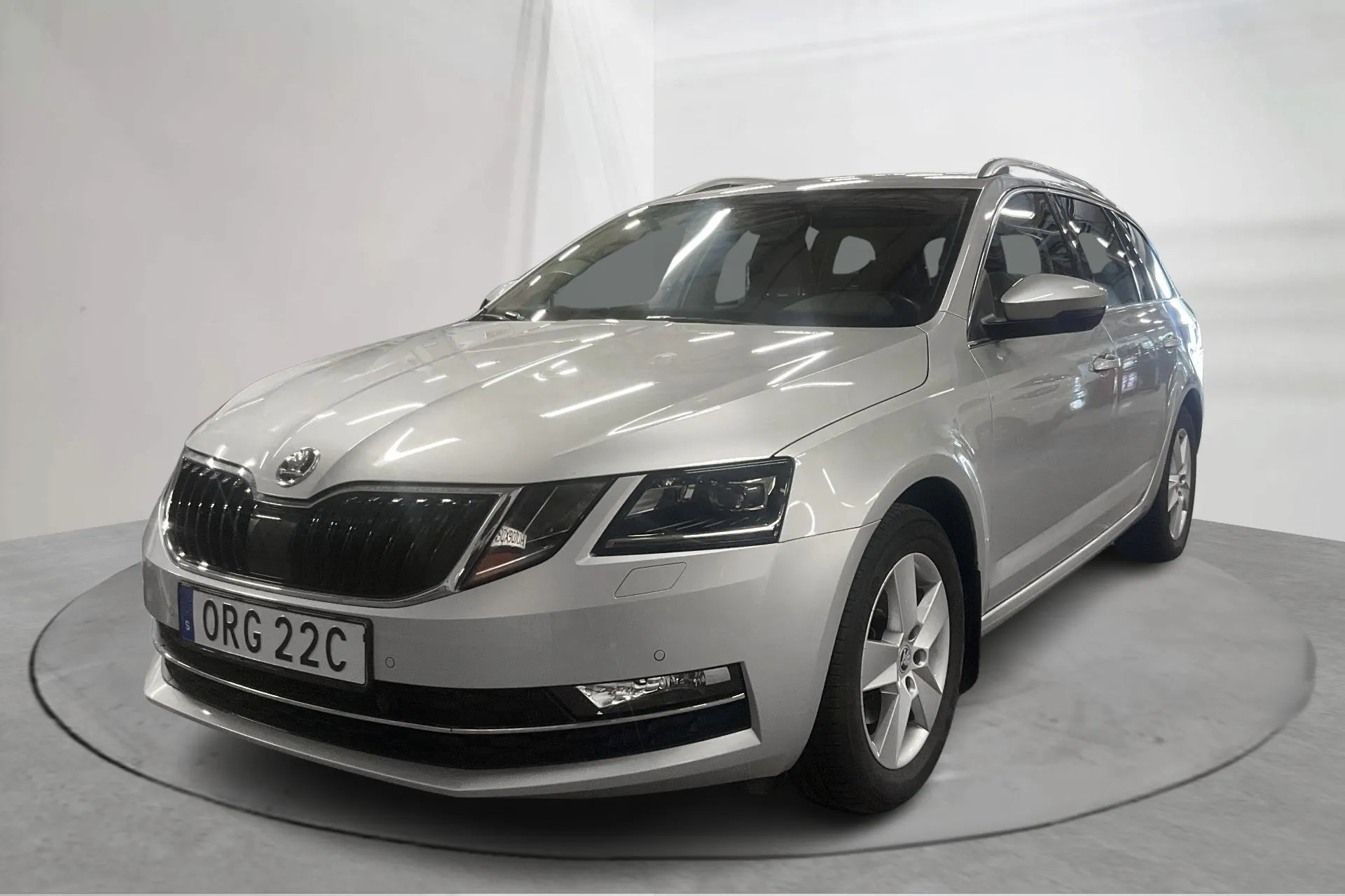 Presentationsfoto 1 av 18: Skoda Octavia III 1.5 TSI G-TEC Combi (130hk) - 6 049 mil - Automat - silver - 2019