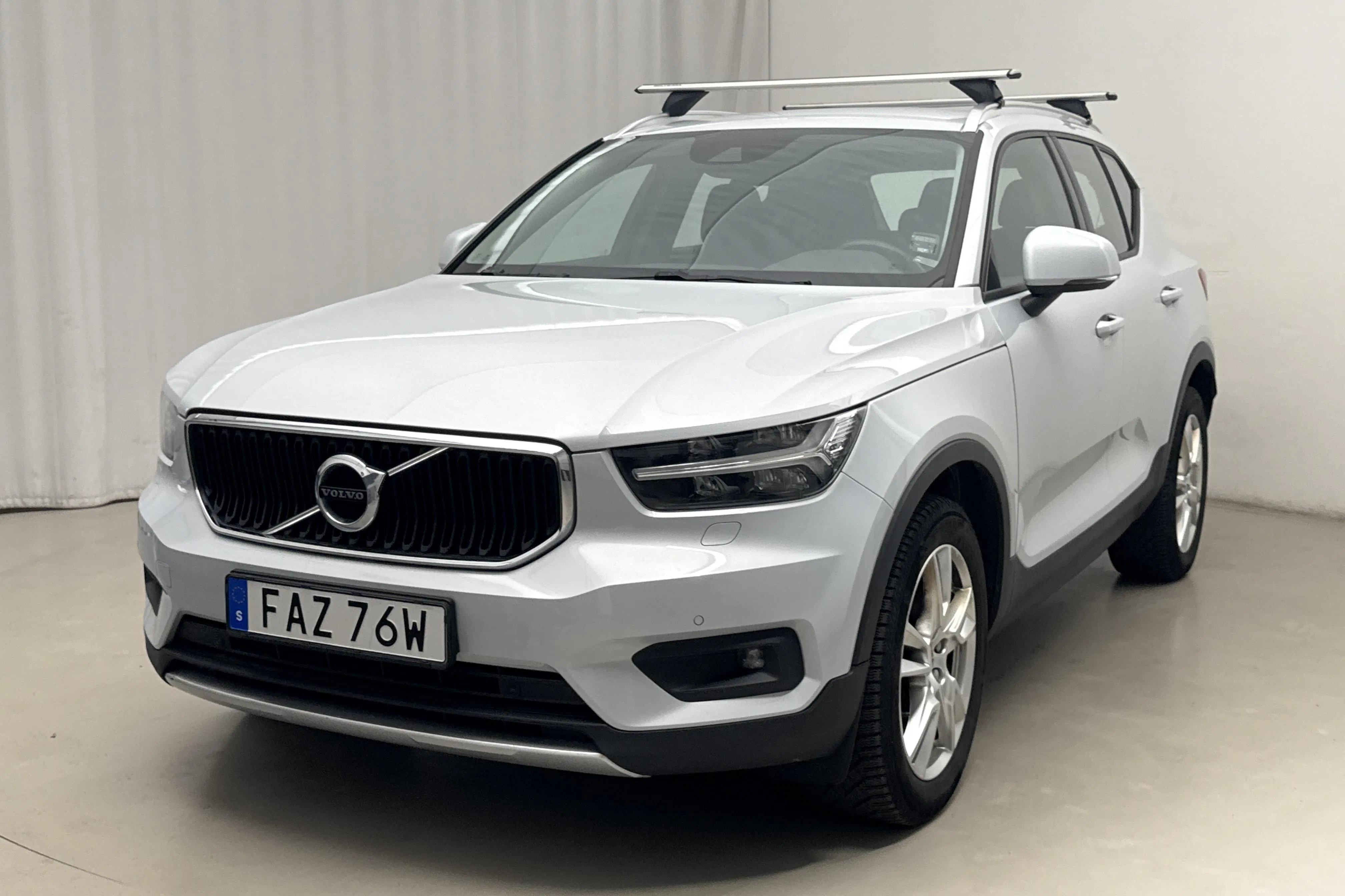 Presentationsfoto 1 av 18: Volvo XC40 D3 AWD (150hk) - 16 244 mil - Automat - silver - 2020