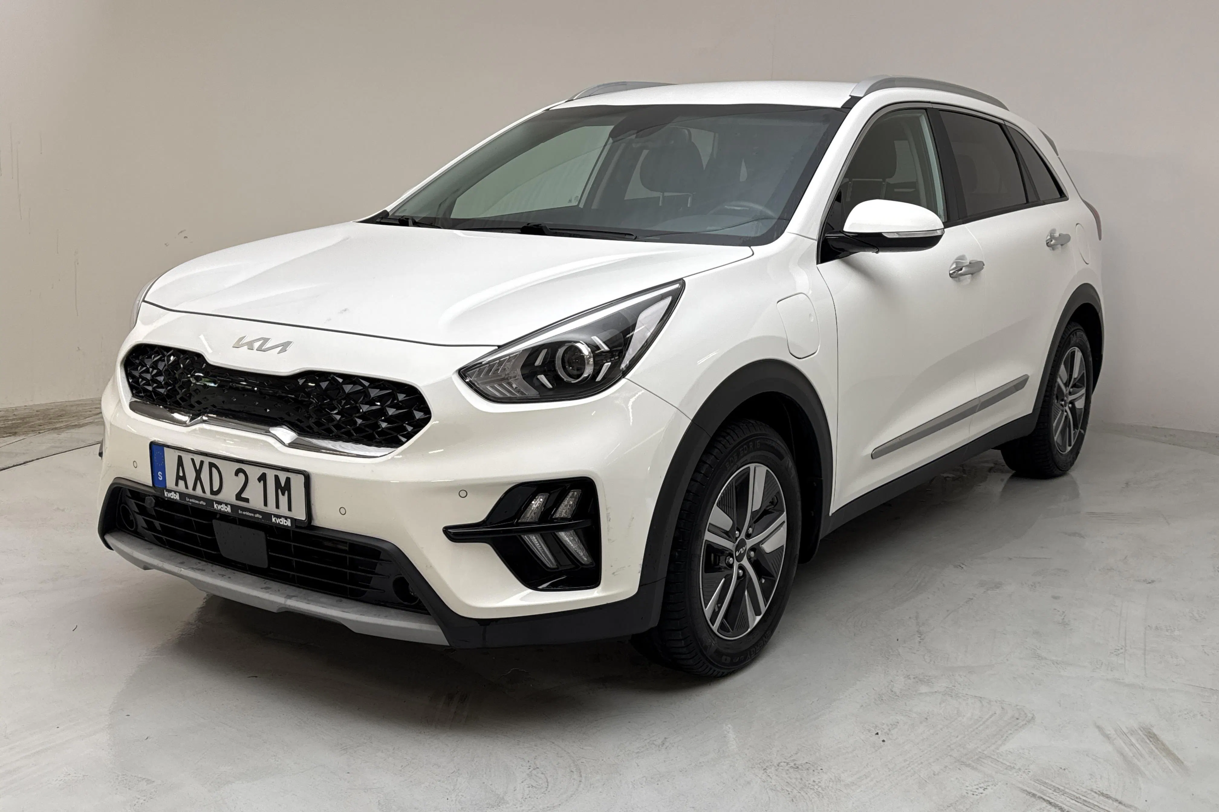Presentationsfoto 1 av 15: KIA Niro Plug-in Hybrid 1.6 (141hk) - 3 399 mil - Automat - vit - 2022