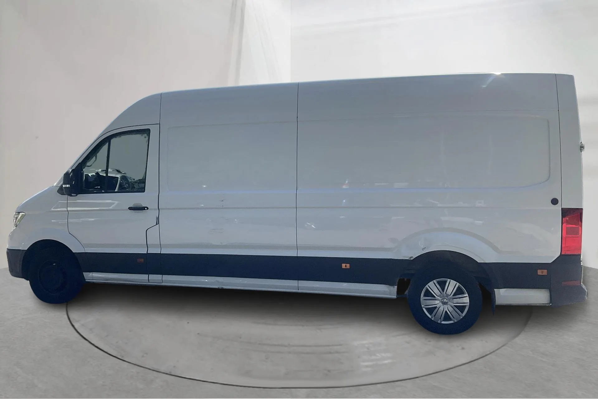 Presentationsfoto 2 av 14: VW Crafter 35 2.0 TDI Skåp (177hk) - 22 839 mil - Automat - vit - 2022