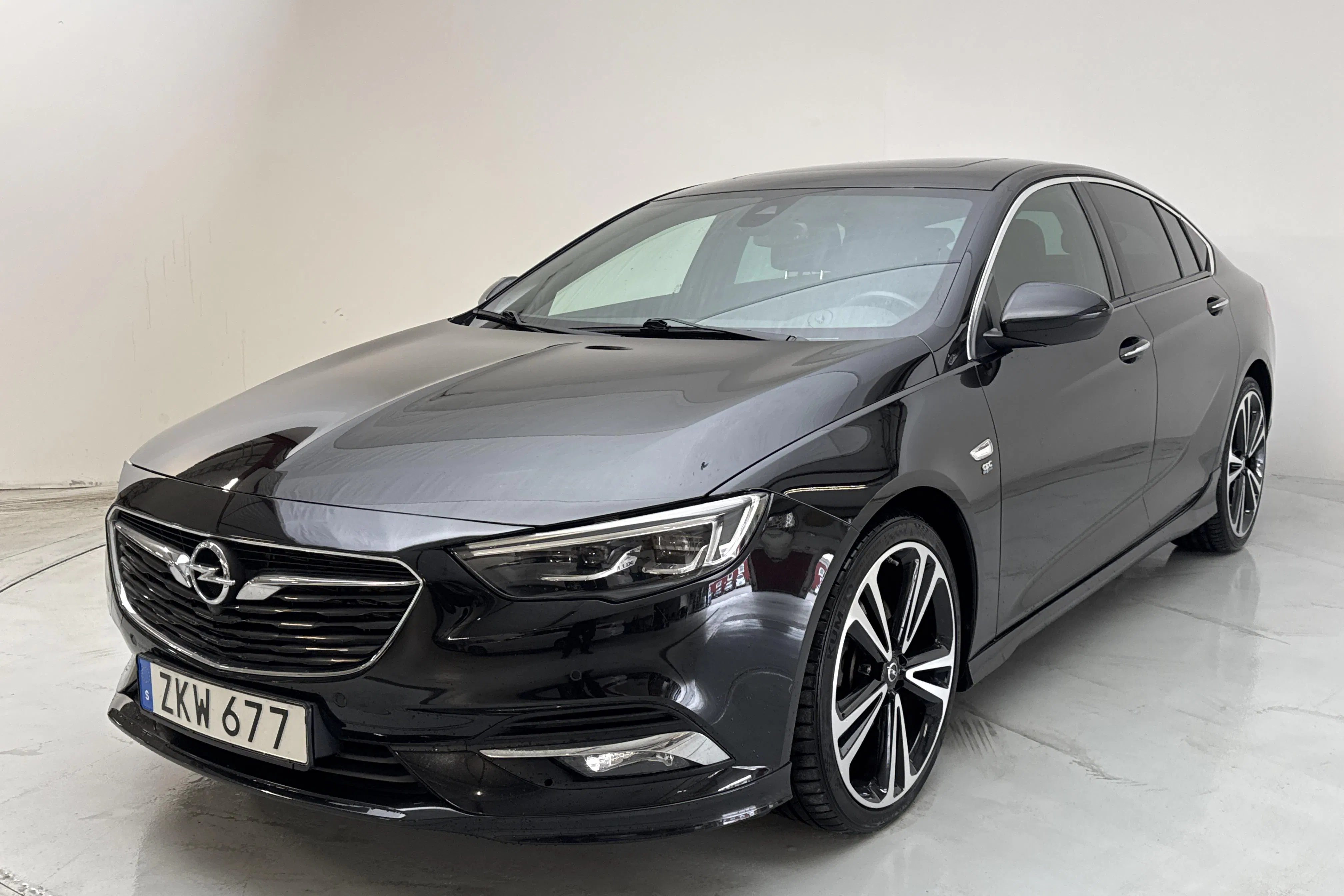 Presentation photo 1 of 18: Opel Insignia 2.0 CDTI Grand Sport 4x4 (210hk) - 67 990 km - Automatic - black - 2018
