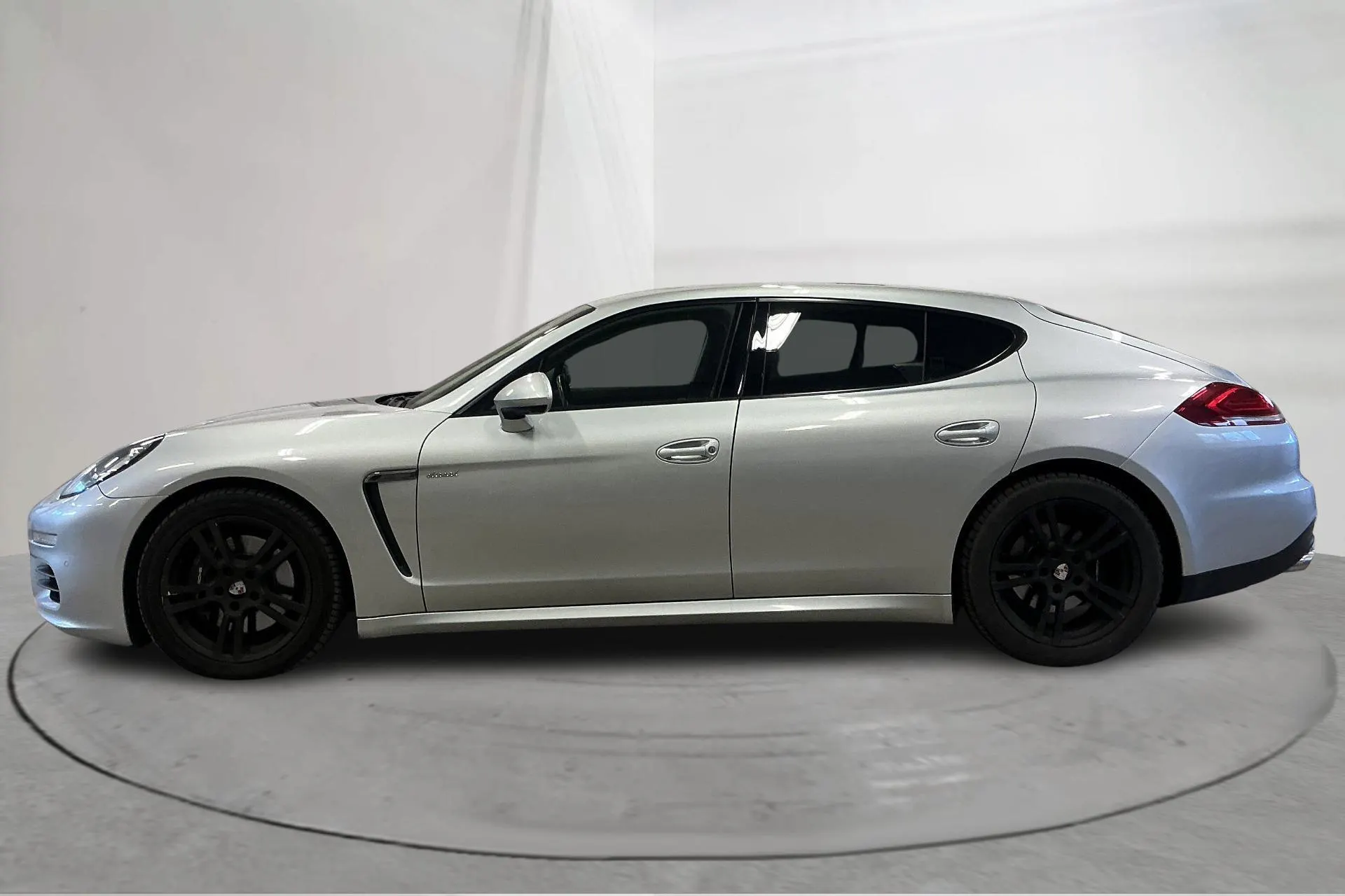 Presentationsfoto 2 av 16: Porsche Panamera Diesel (250hk) - 21 776 mil - Automat - silver - 2014