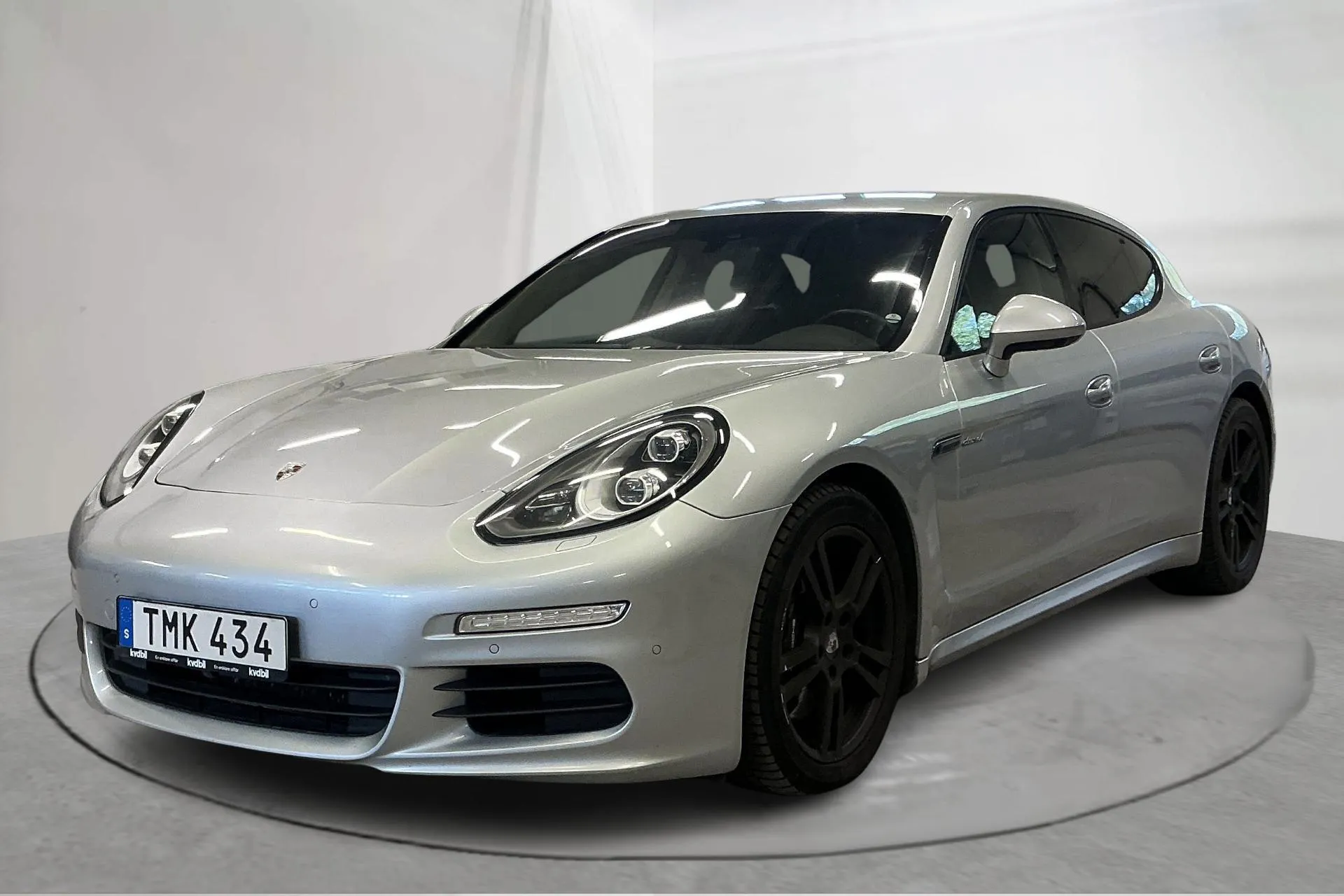 Presentationsfoto 1 av 16: Porsche Panamera Diesel (250hk) - 21 776 mil - Automat - silver - 2014