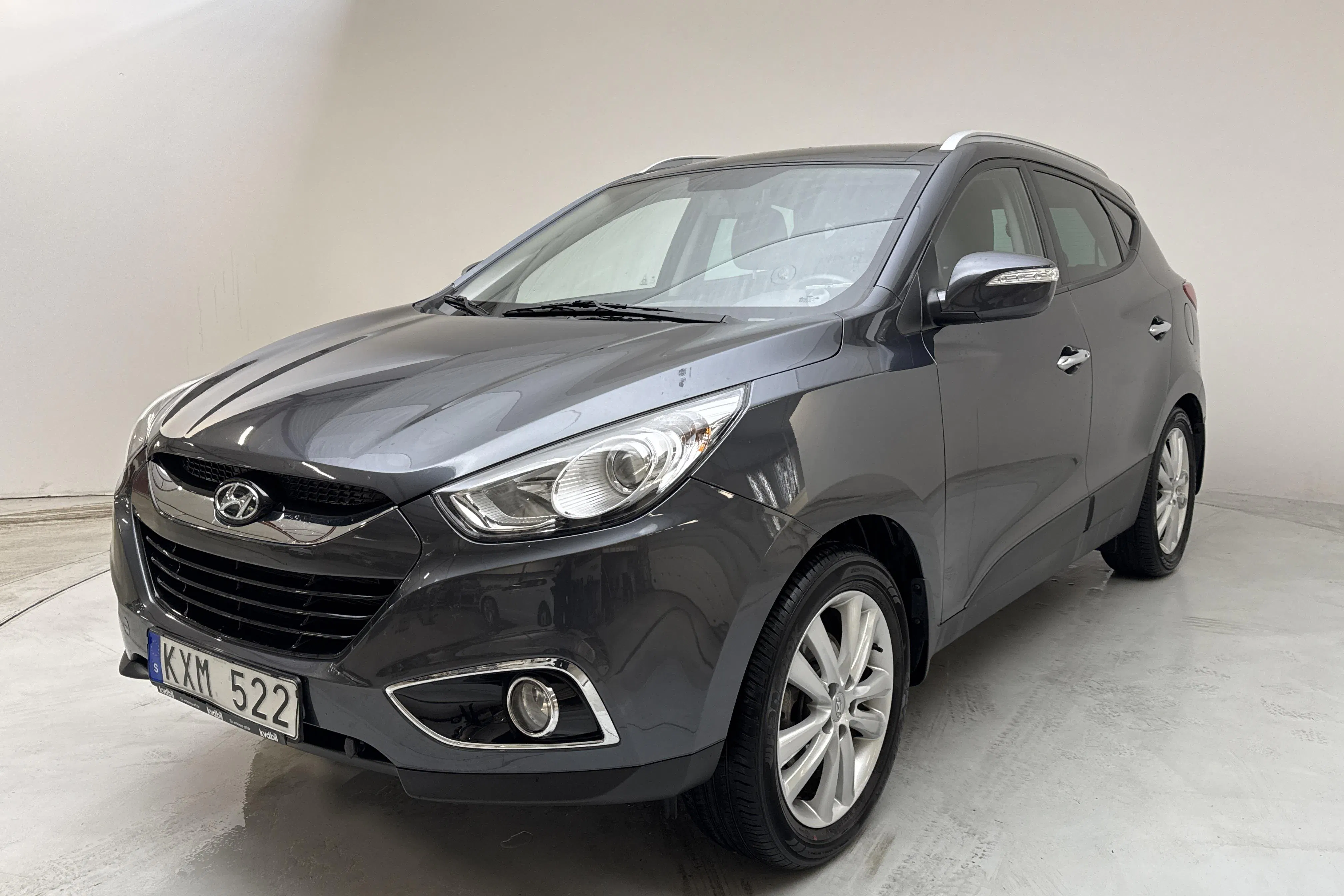 Presentation photo 1 of 15: Hyundai ix35 2.0 4WD (163hk) - 6 733 Scandinavian mile - Automatic - dark grey - 2011
