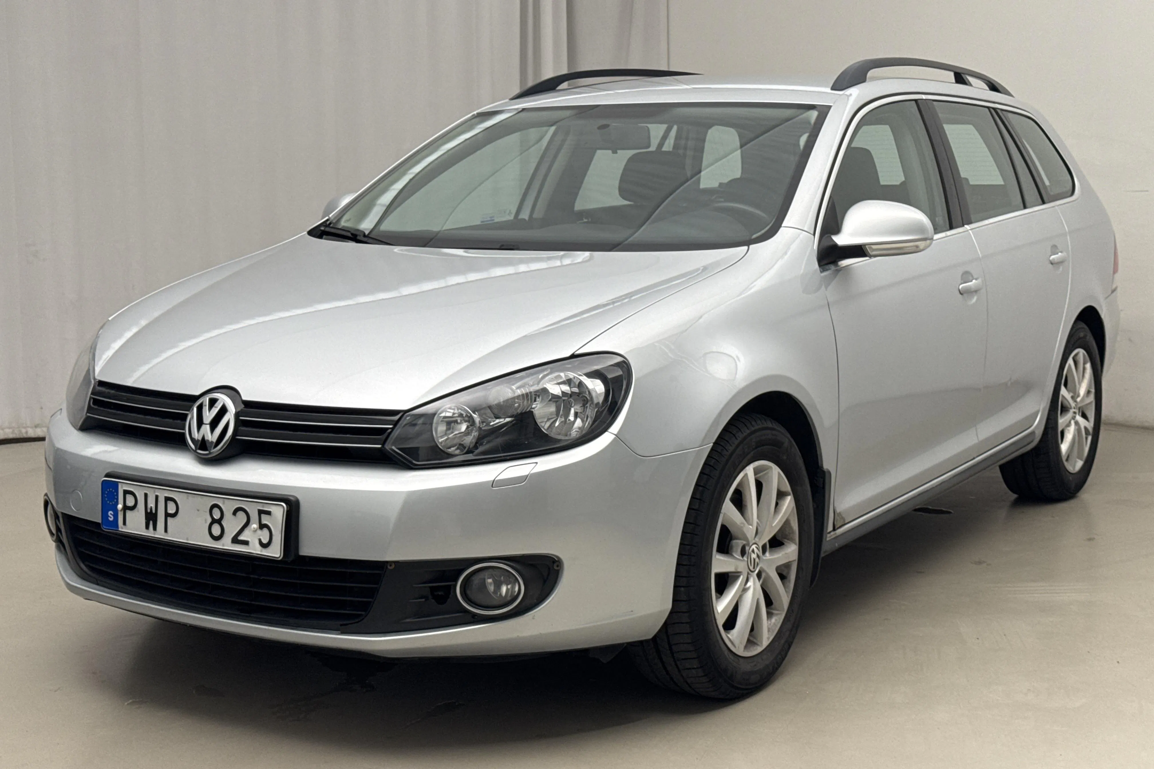 Presentation photo 1 of 14: VW Golf VI 1.6 MultiFuel E85 Variant (102hk) - 10 936 Scandinavian mile - Manual - silver - 2011