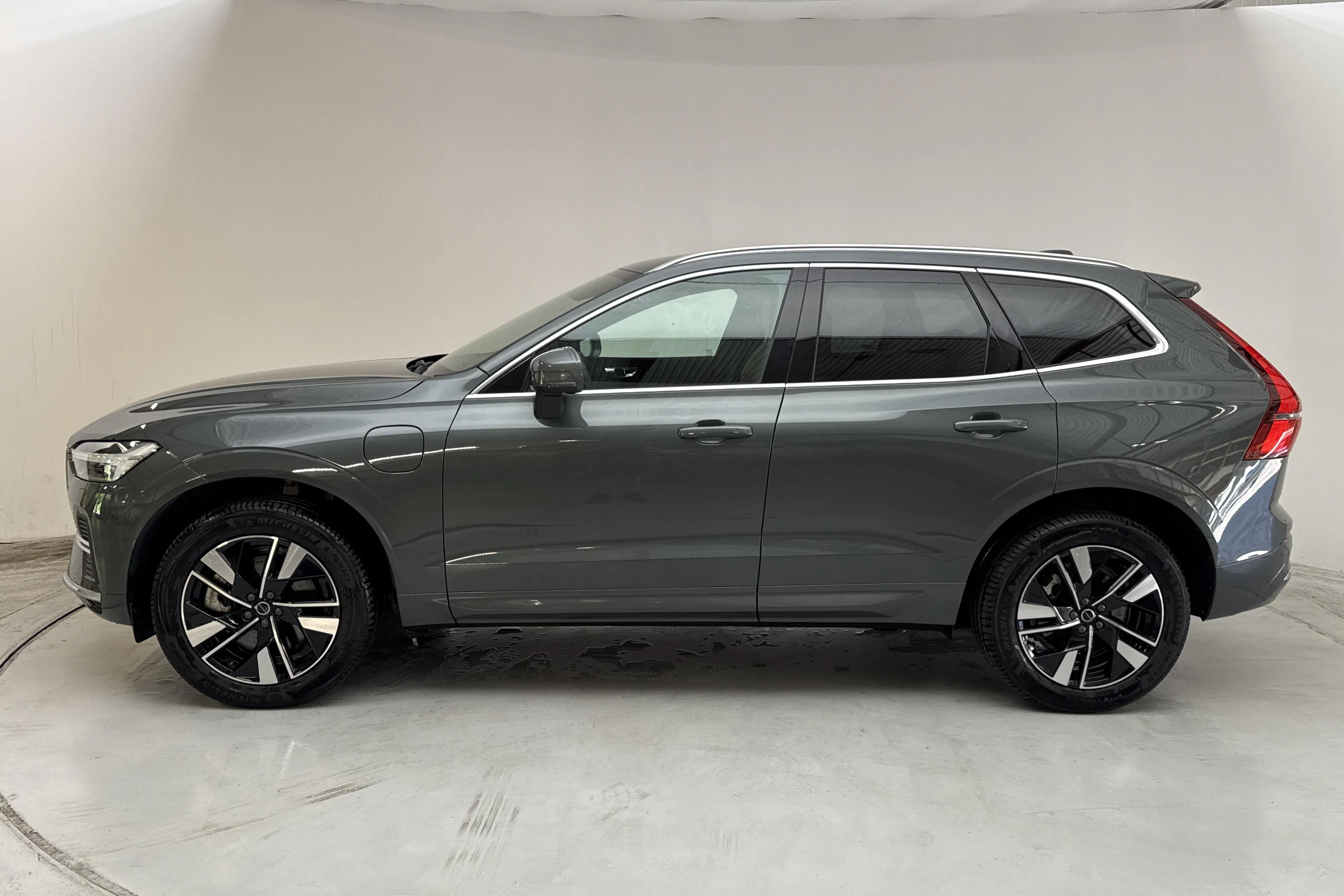 Presentation photo 2 of 17: Volvo XC60 T6 AWD Recharge (350hk) - 19 810 km - Automatic - dark green - 2026