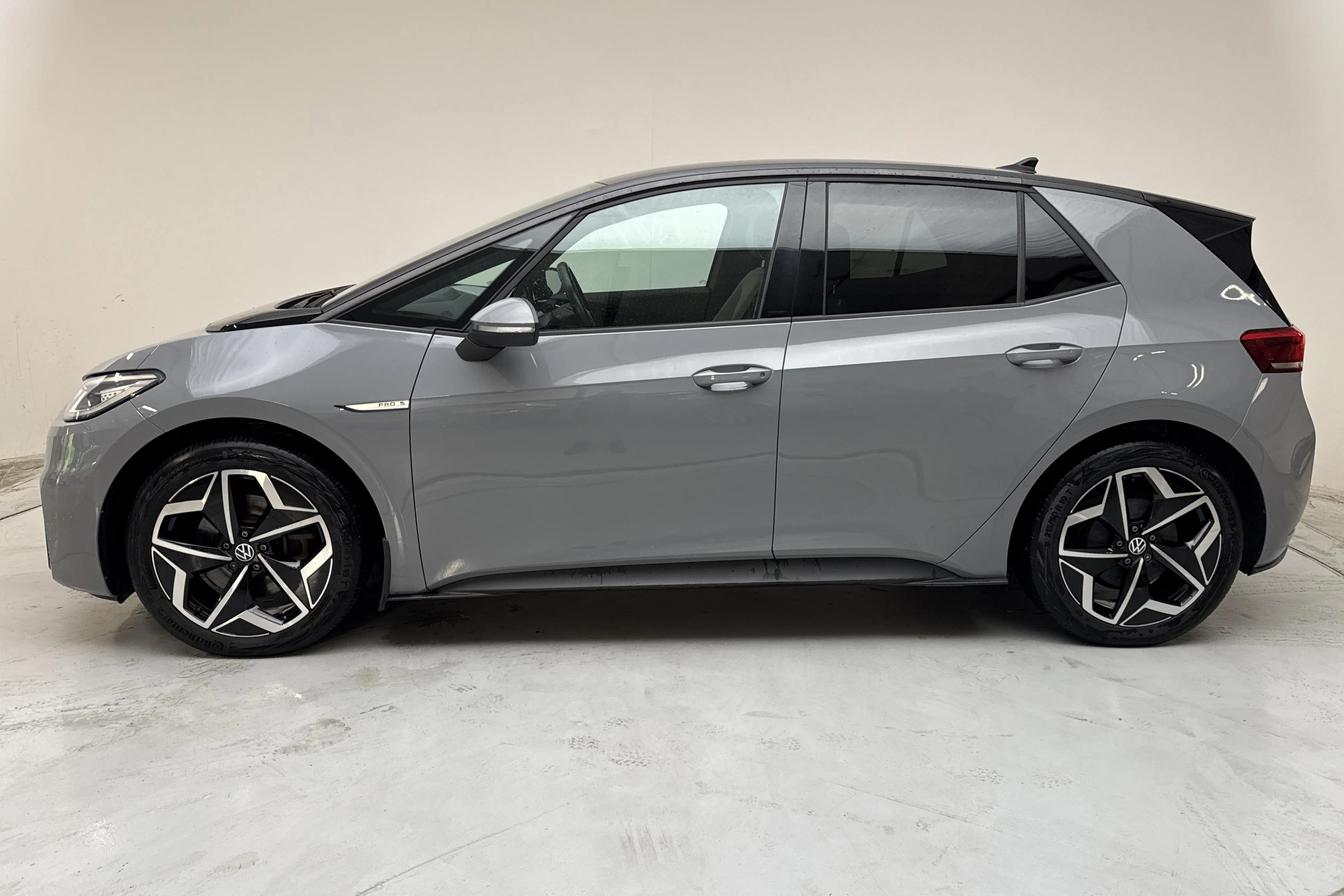 Presentationsfoto 2 av 18: VW ID.3 77kWh (204hk) - 6 345 mil - Automat - grå - 2021