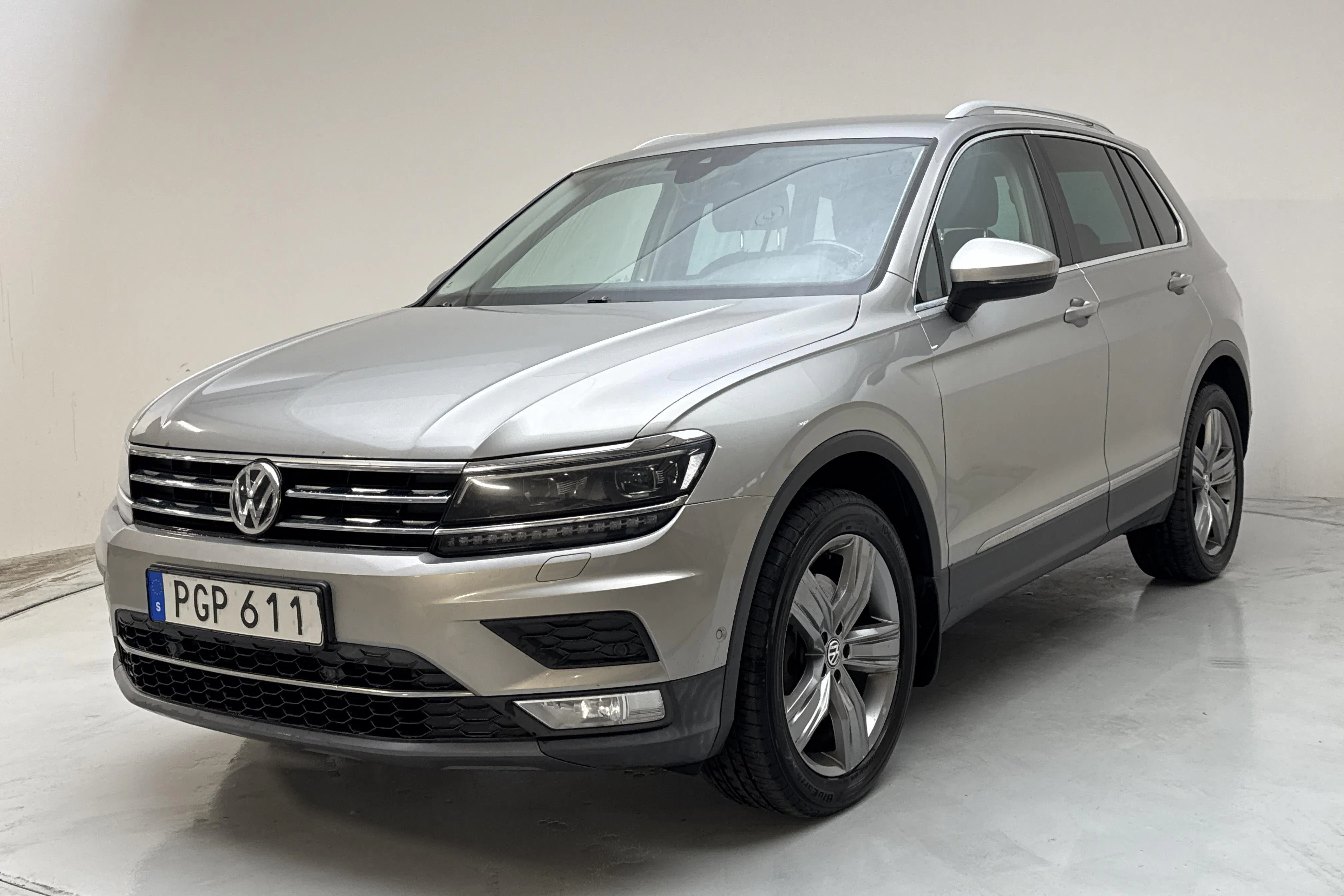 Presentationsfoto 1 av 14: VW Tiguan 2.0 TDI 4MOTION (190hk) - 26 018 mil - Automat - silver - 2017