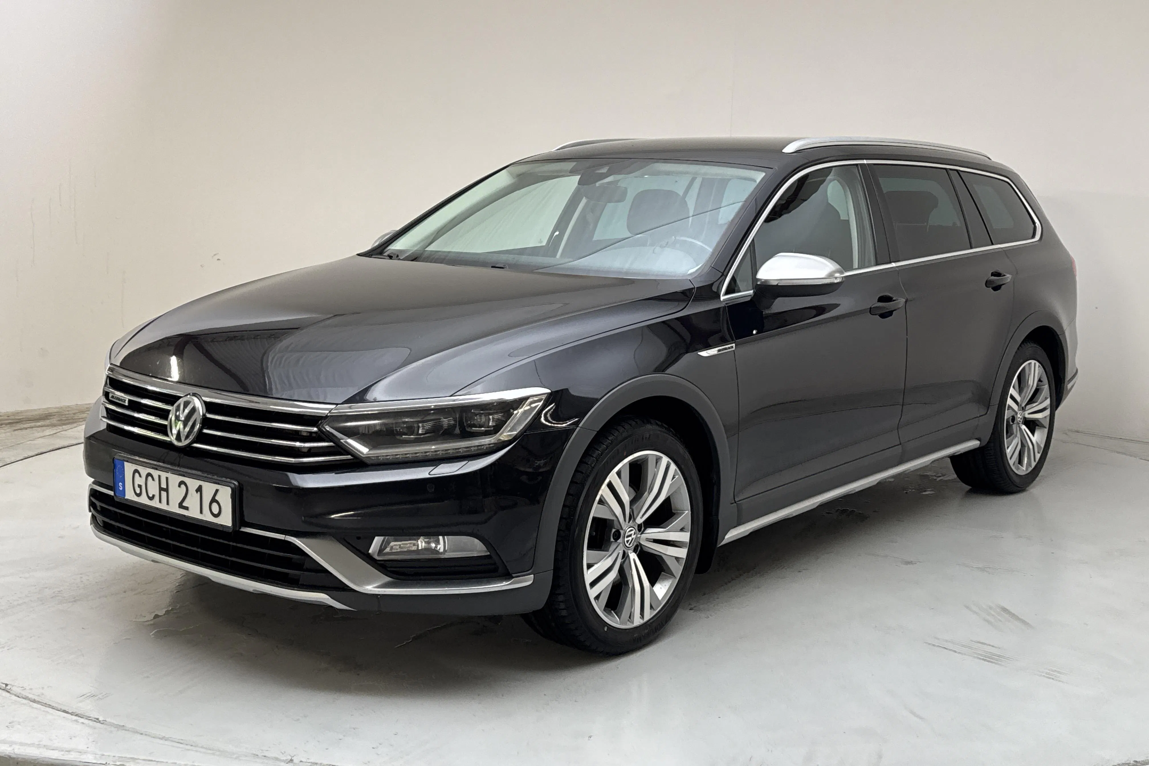 Presentation photo 1 of 16: VW Passat Alltrack 2.0 TDI 4MOTION (190hk) - 13 351 Scandinavian mile - Automatic - black - 2018