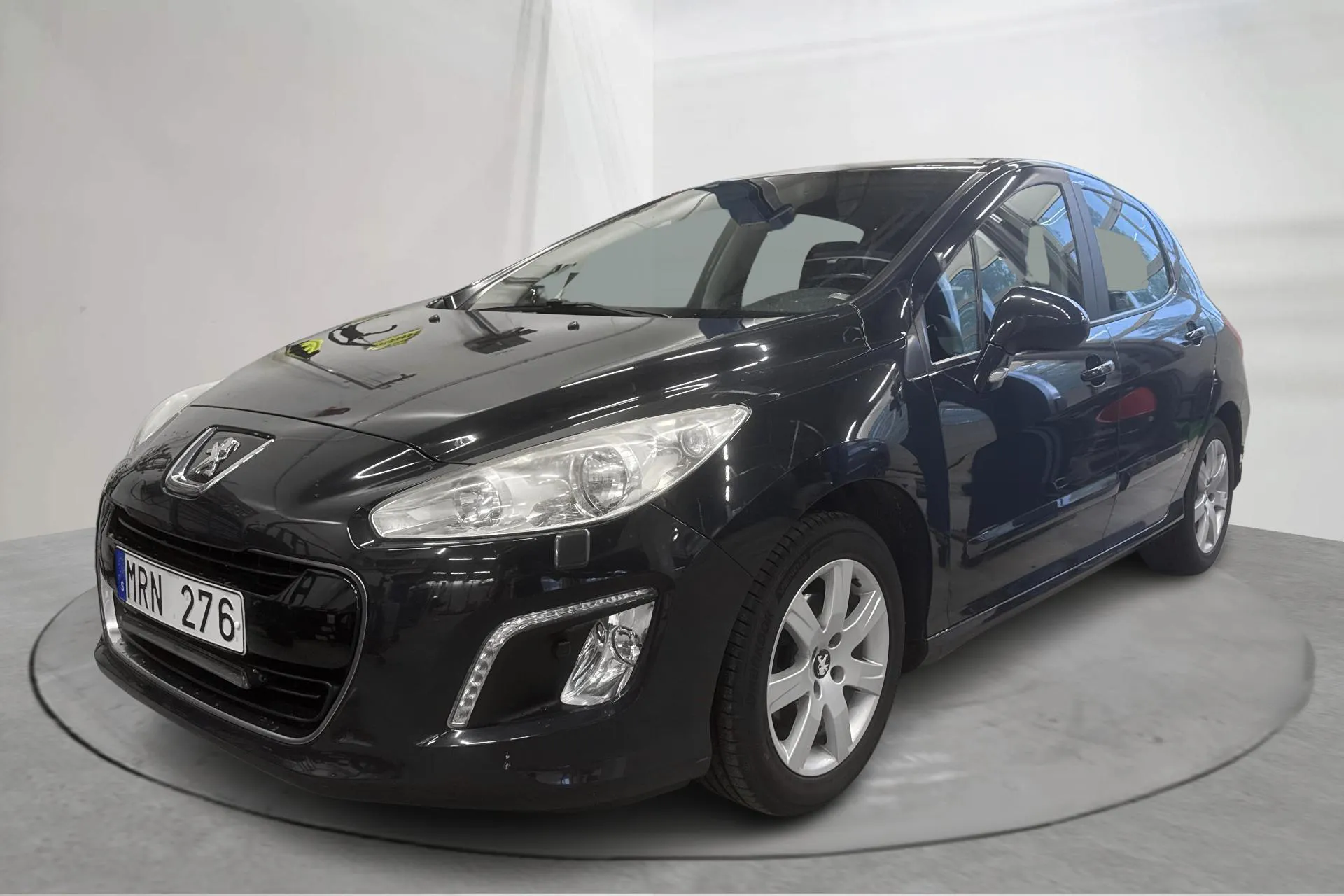 Presentation photo 1 of 15: Peugeot 308 1.6 HDi 5dr (112hk) - 15 773 Scandinavian mile - Manual - dark grey - 2011