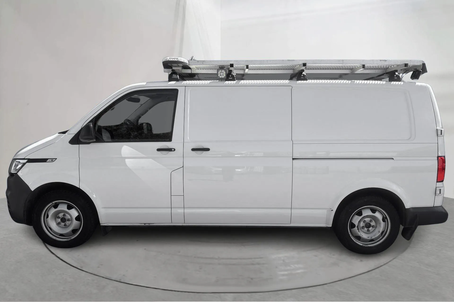 Presentationsfoto 2 av 20: VW Transporter T6 2.0 TDI BMT Skåp 4MOTION (150hk) - 10 216 mil - Automat - vit - 2020