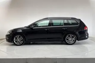 Presentationsfoto 2 av 11: VW Golf VII 2.0 TDI BlueMotion Technology Sportscombi (150hk) - 18 899 mil - Automat - svart - 2015