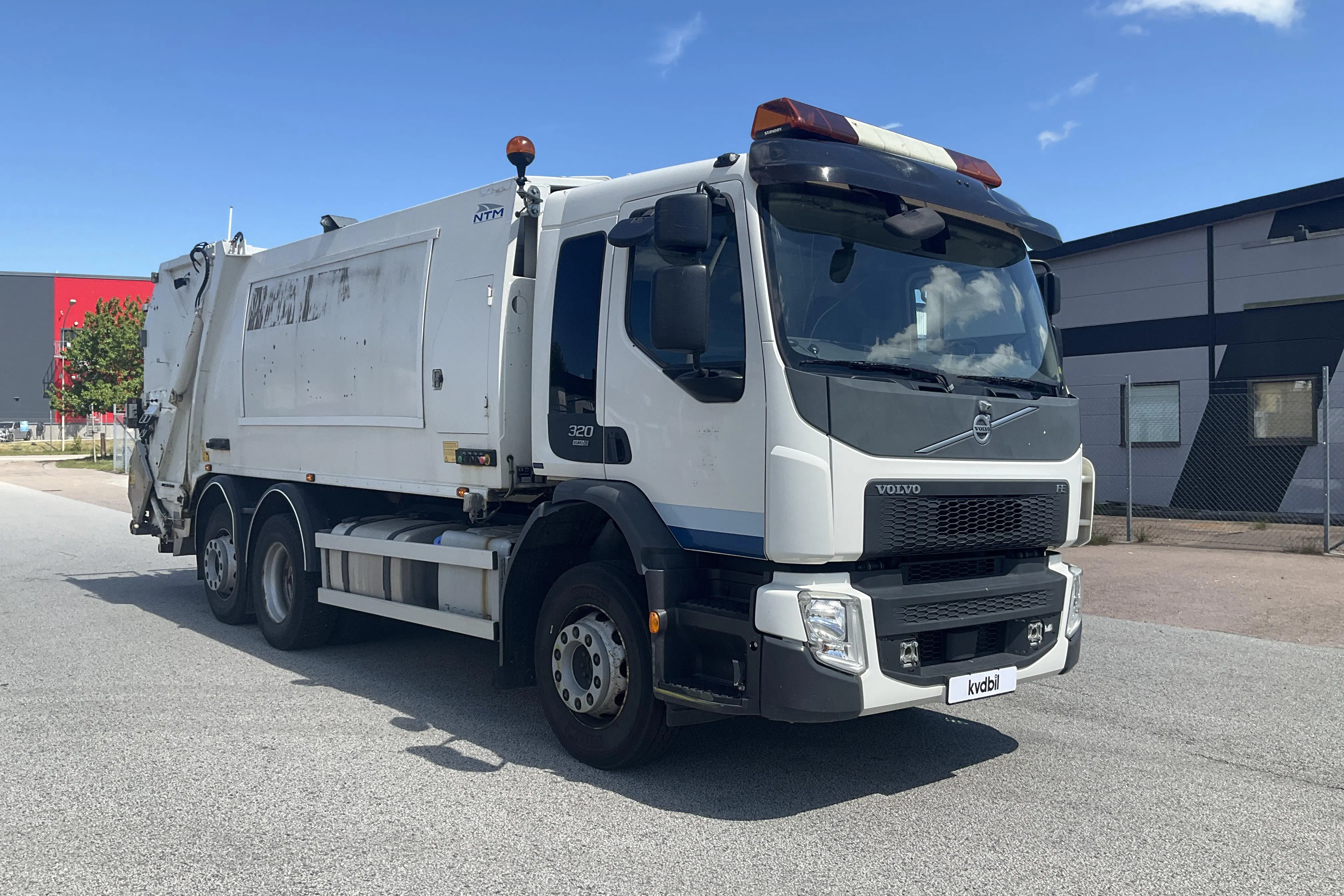 Presentation photo 2 of 41: VOLVO FE320 - 93 195 km - Automatic - white - 2019