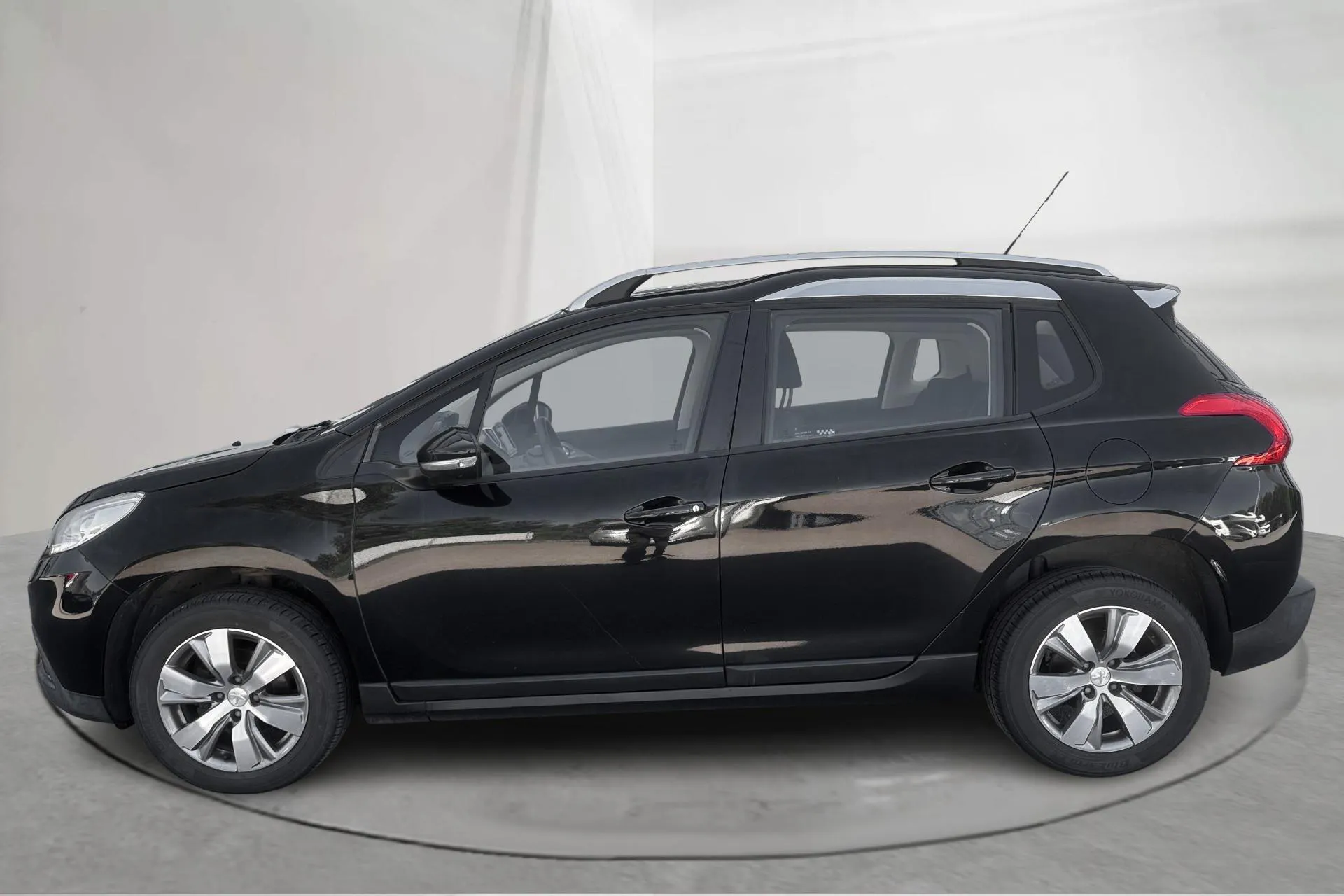 Presentation photo 2 of 16: Peugeot 2008 1.6 e-HDi (92hk) - 11 796 Scandinavian mile - Manual - black - 2014