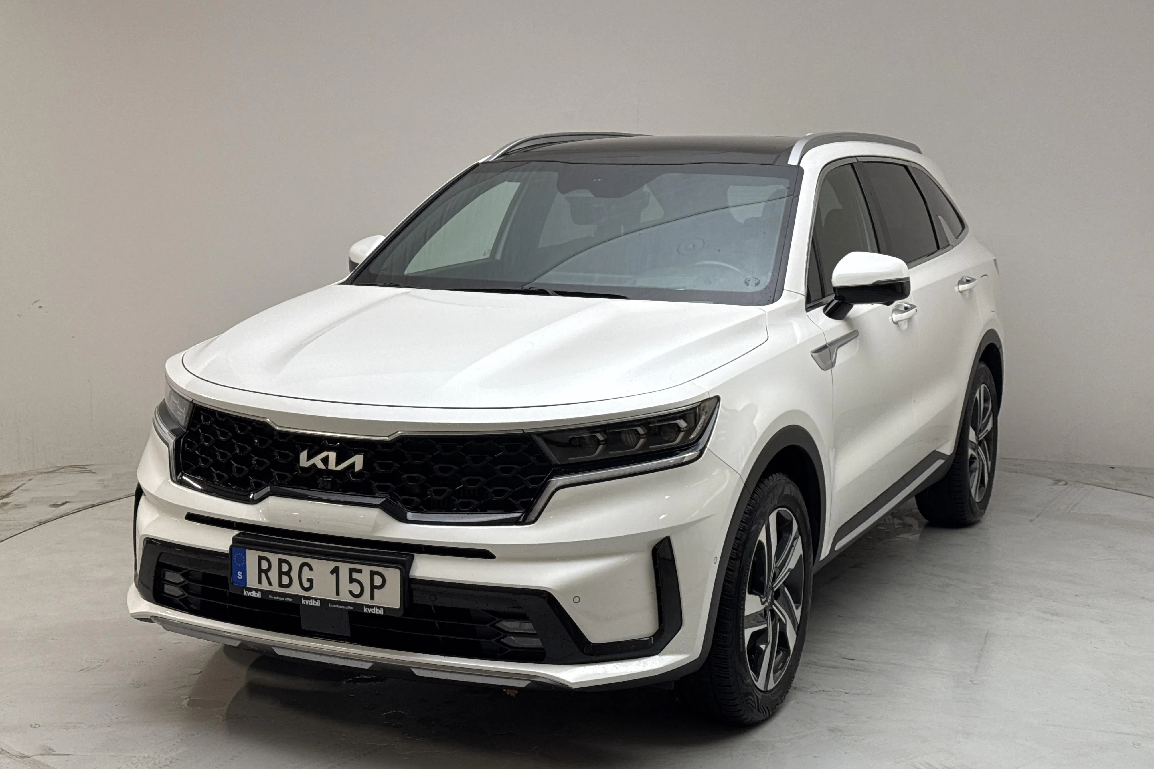 Presentationsfoto 1 av 16: KIA Sorento 1.6 T-GDi Plug-in Hybrid AWD (265hk) - 6 414 mil - Automat - vit - 2024