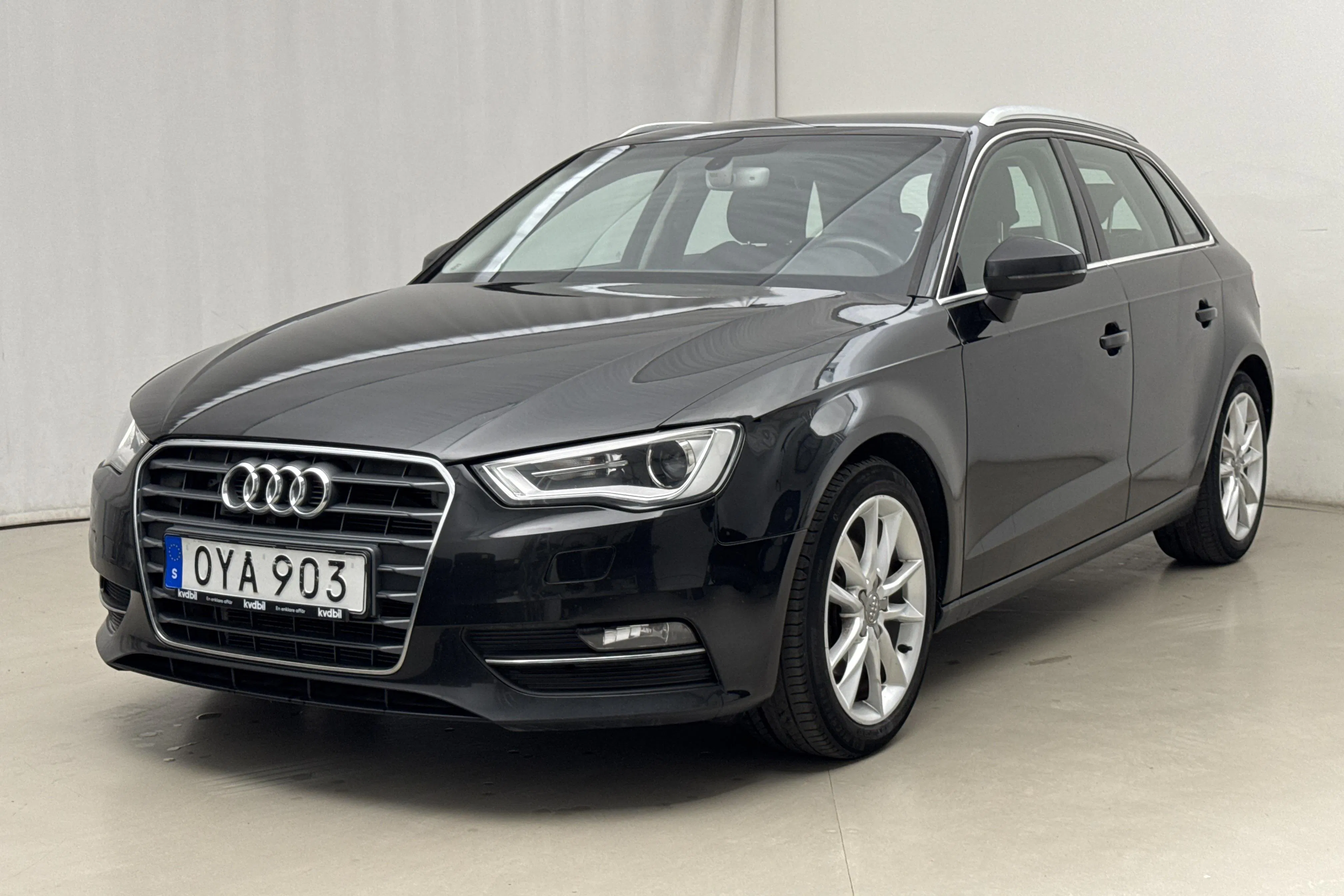 Presentation photo 1 of 15: Audi A3 2.0 TDI Sportback (150hk) - 24 244 Scandinavian mile - Manual - black - 2016