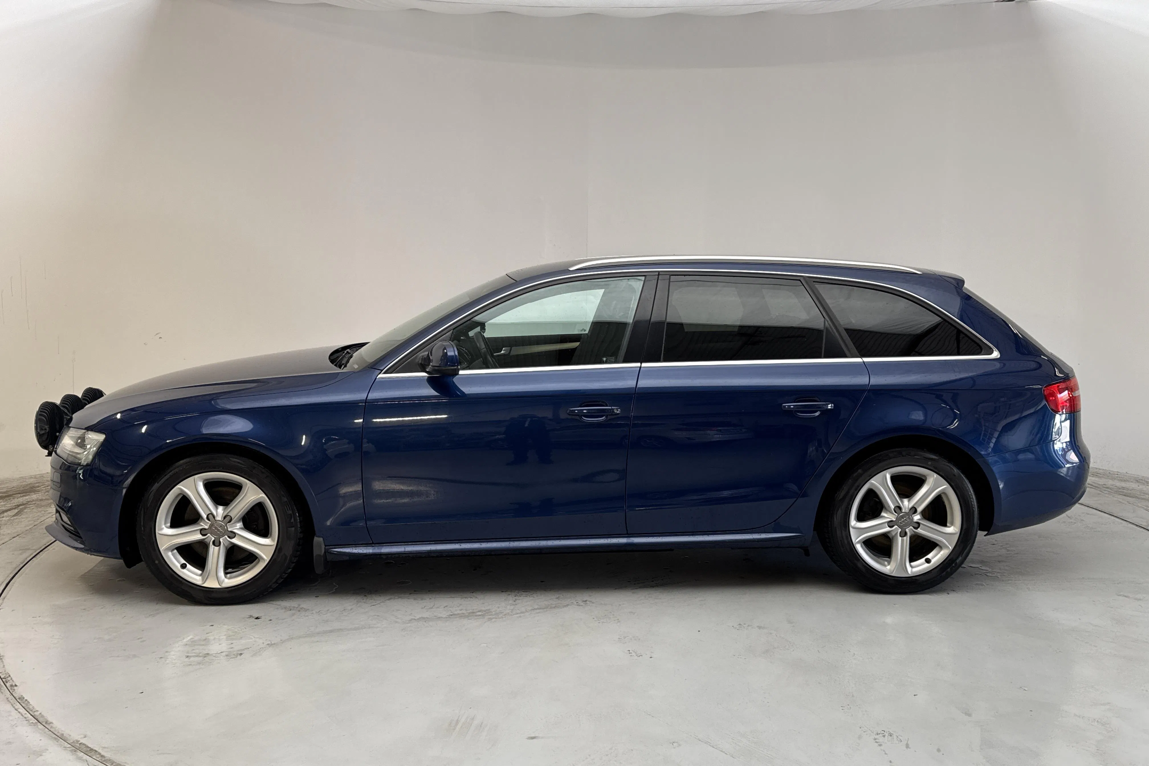 Presentationsfoto 2 av 13: Audi A4 2.0 TDI Avant (163hk) - 10 749 mil - Manuell - blå - 2013