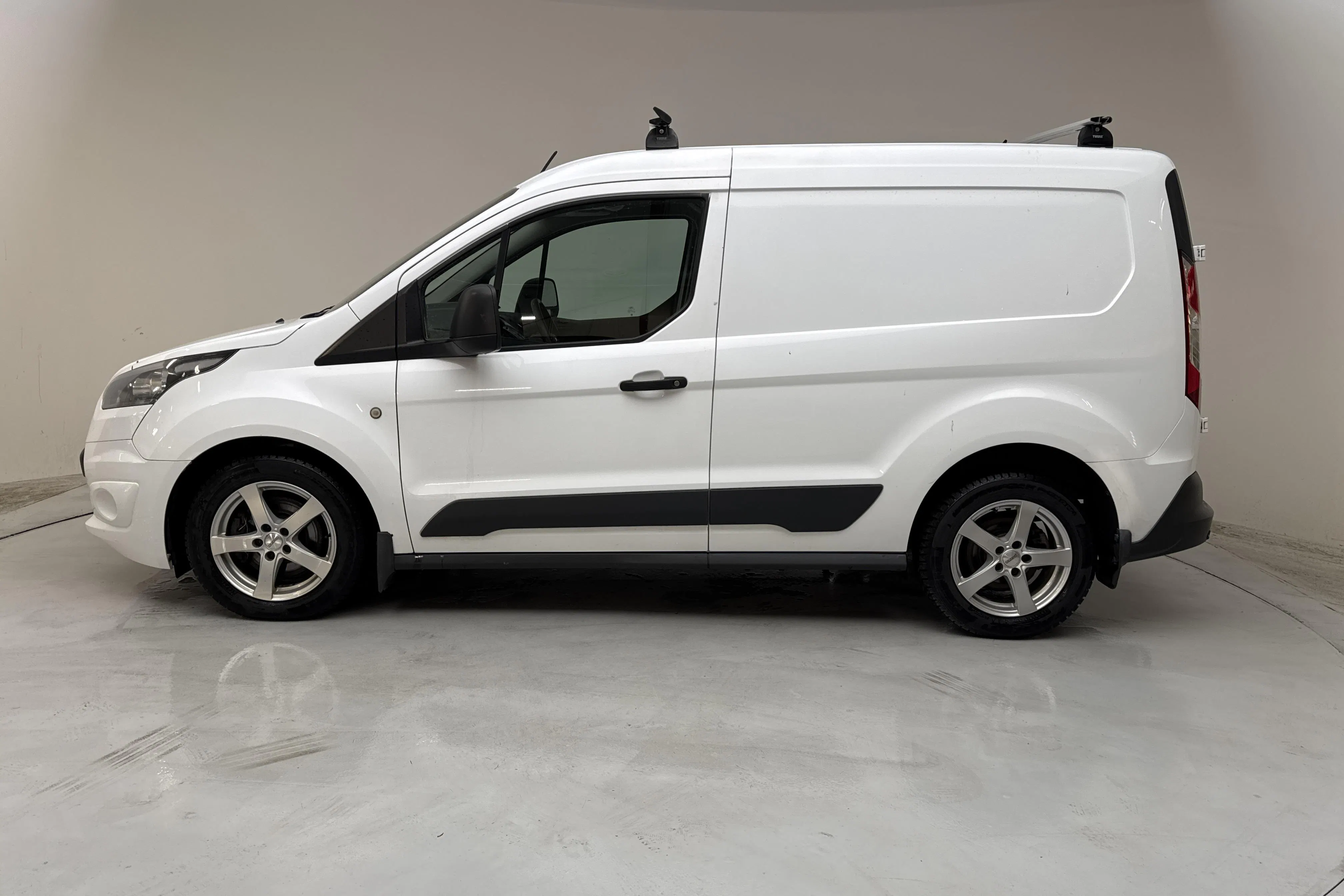 Presentationsfoto 2 av 12: Ford Transit Connect 1.6 TDCi (95hk) - 17 622 mil - Manuell - vit - 2016