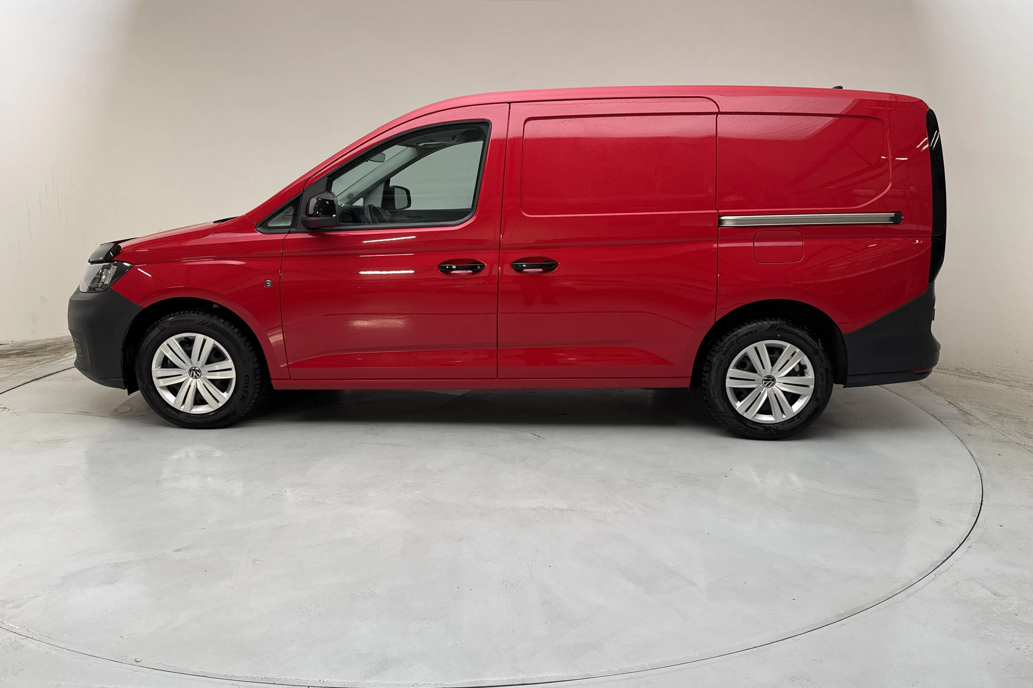 Presentationsfoto 2 av 13: VW Caddy Cargo Maxi 2.0 TDI (122hk) - 9 276 mil - Automat - röd - 2023